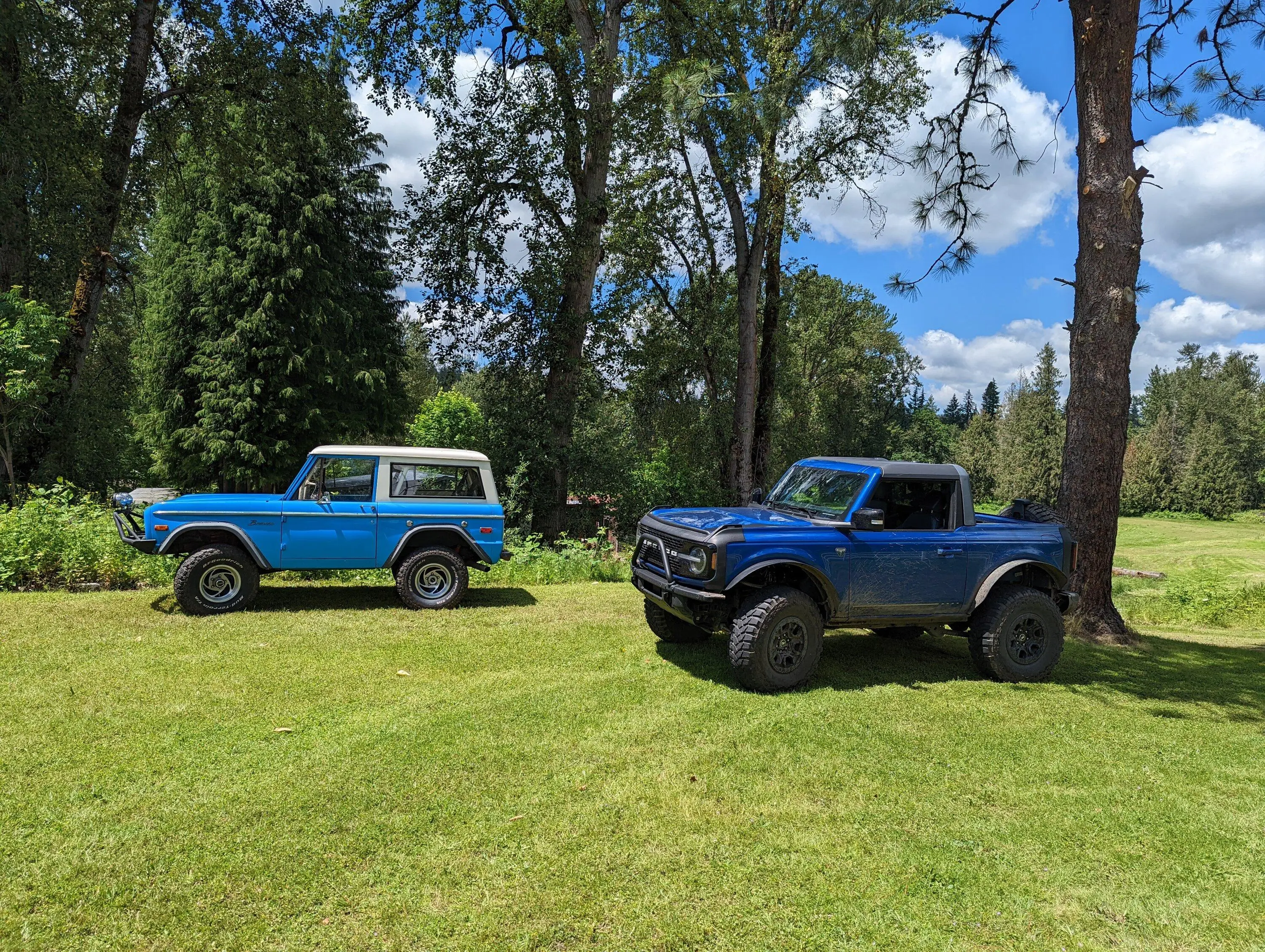 Ford Bronco 69 and 22 side by side PXL_20220620_201020788