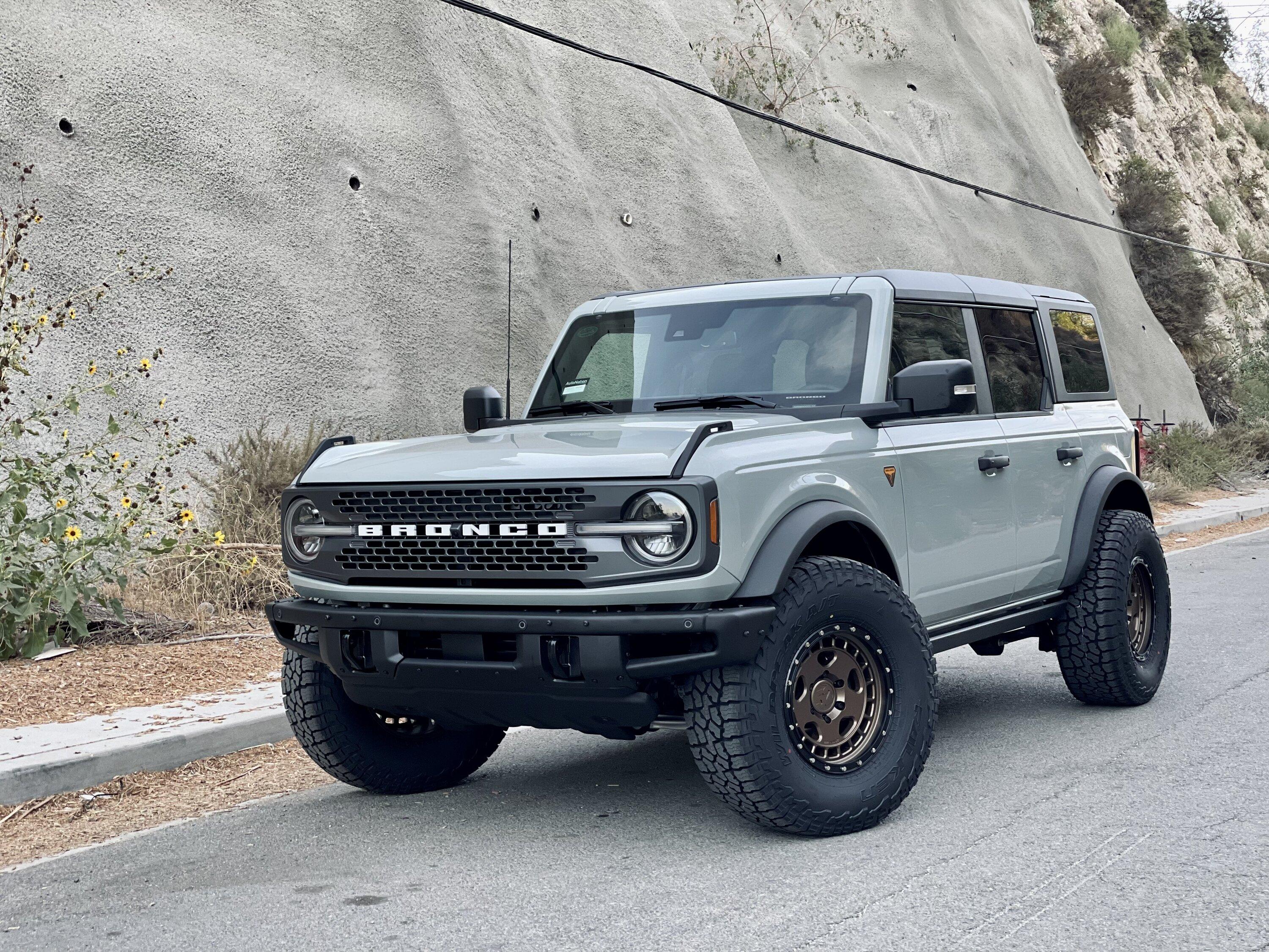 Ford Bronco CACTUS GRAY Bronco Club 0DC80A4A-F9AF-4A5F-AC3B-2A8A08B129DC