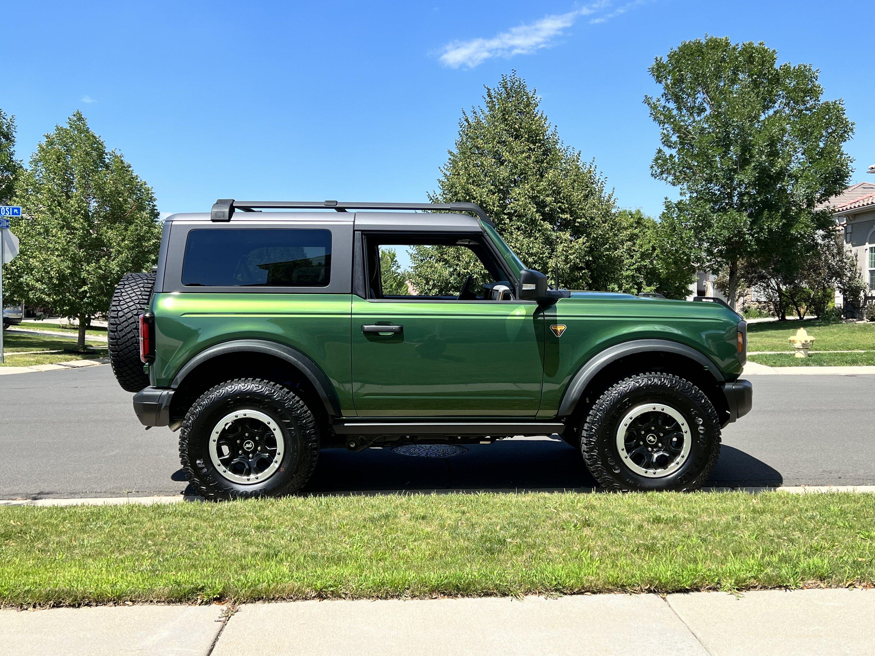 Ford Bronco ERUPTION GREEN Bronco Club 679EBF18-A9CC-4686-8266-536F6001D672