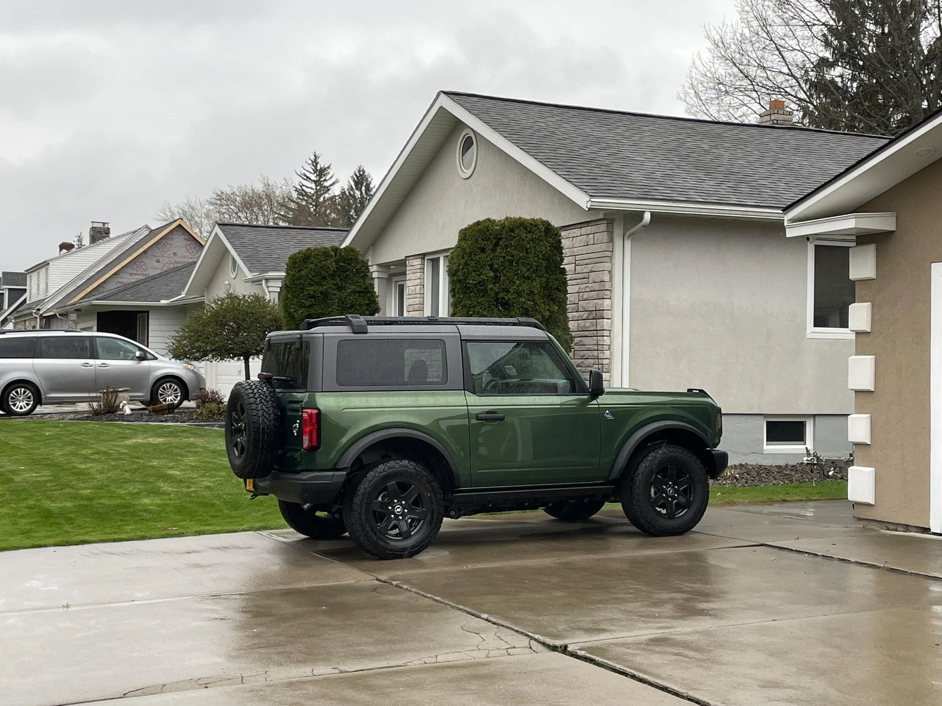 Ford Bronco Weird Request - Eruption Green & Cyber Orange side-by-side pics? 058F4CBE-7CEB-45A5-BDDC-8141E2B72E0D