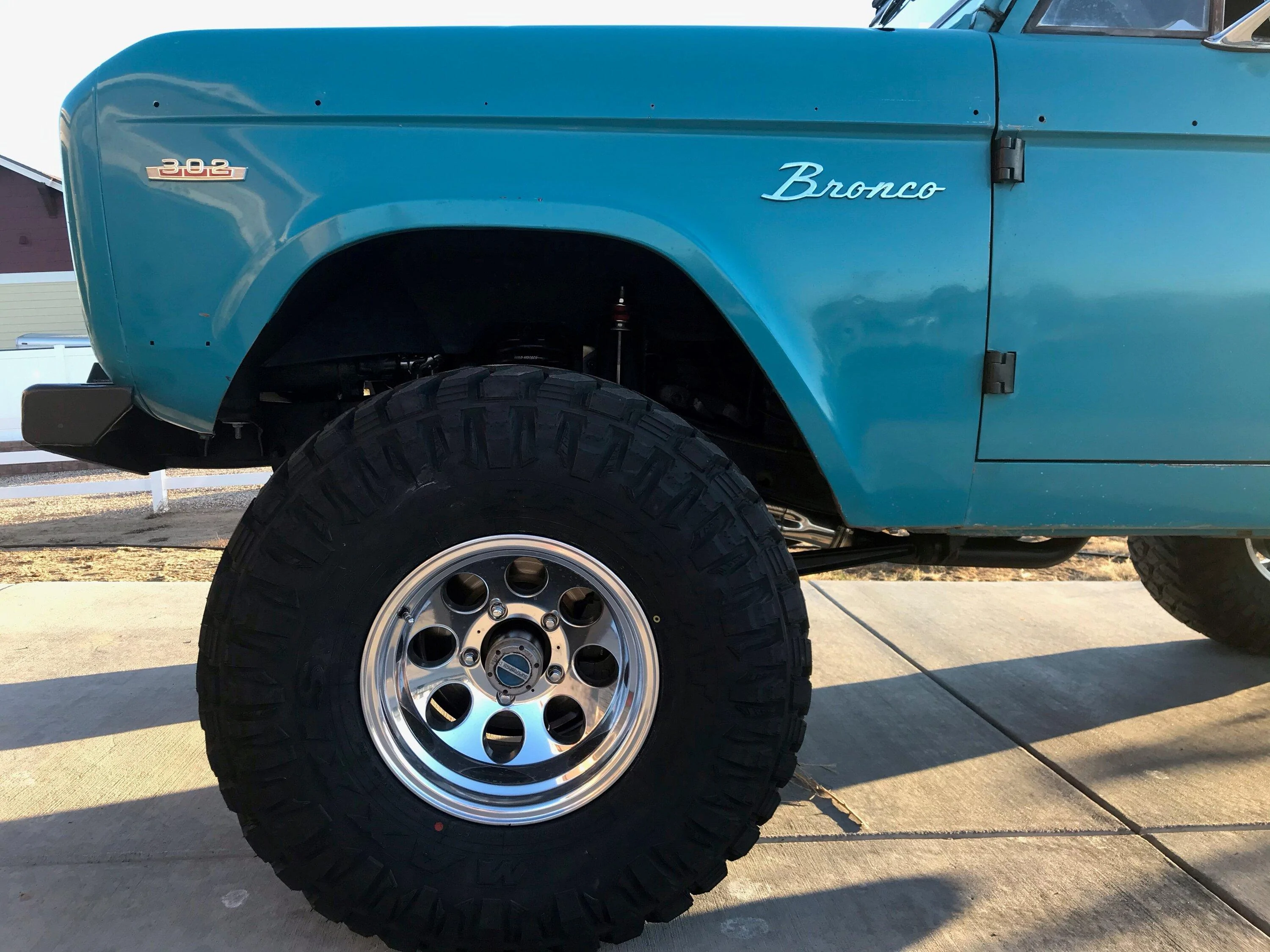 Ford Bronco Show me your Bronco with polished wheels! Left front fender cut