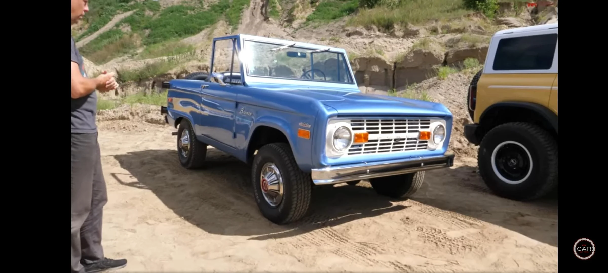 Ford Bronco Peak Blue Metallic Screenshot_20220812-191314_Chrom