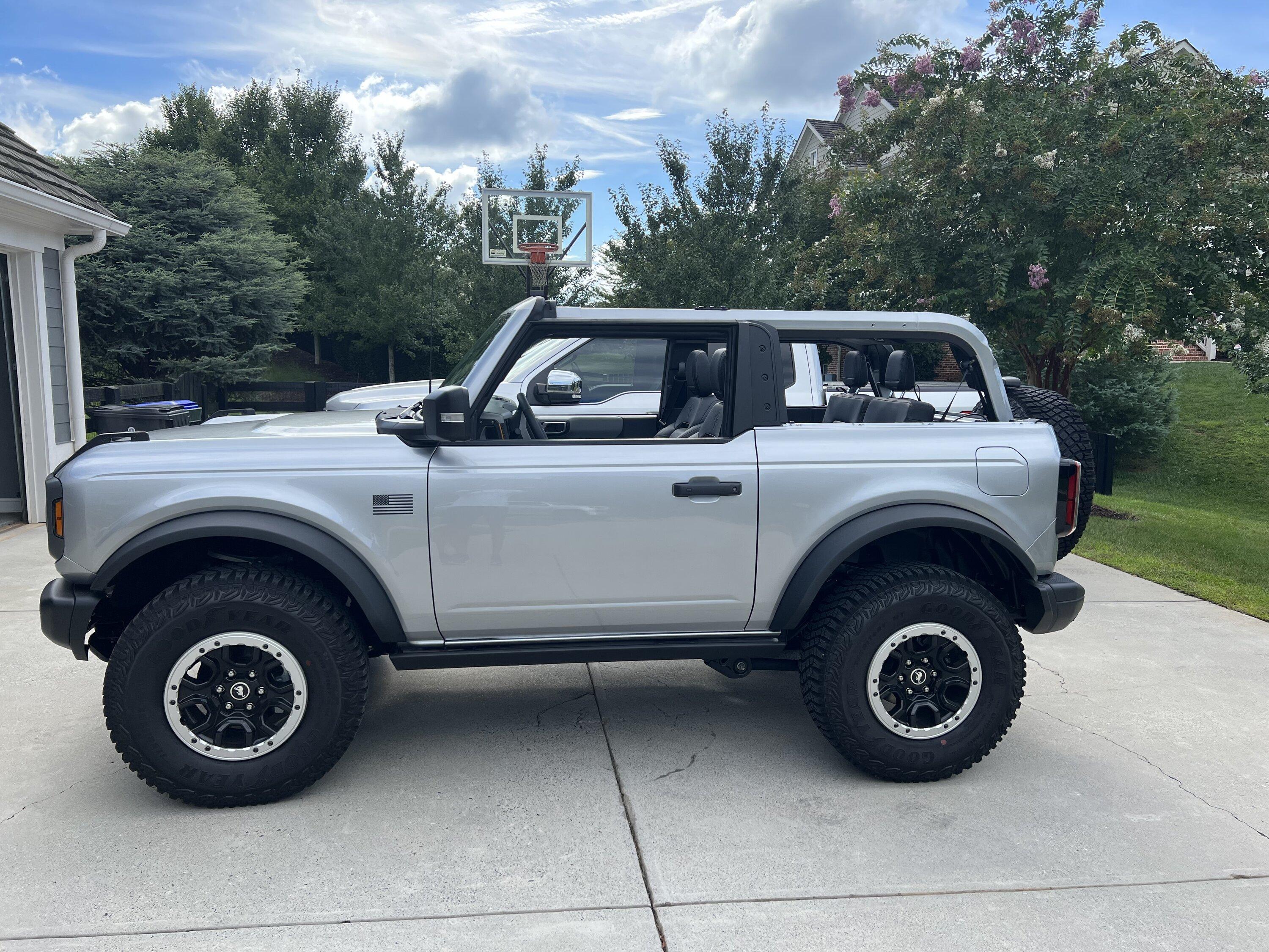 Ford Bronco ICONIC SILVER Bronco Club 21E084A3-1A33-404A-8A1D-18B6A0CA97C8