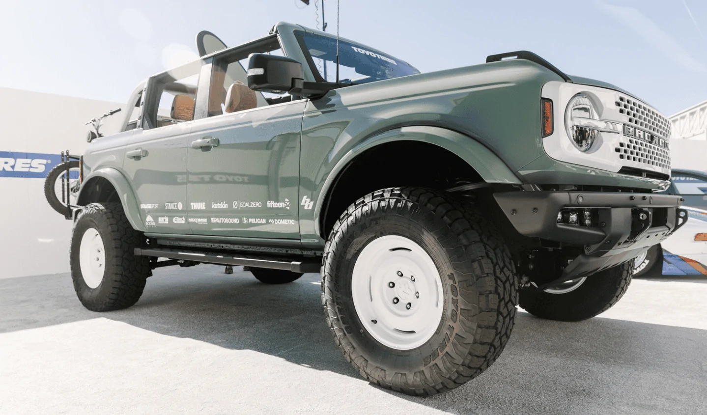 Ford Bronco Bronco Heritage White Wheels 1660394700899