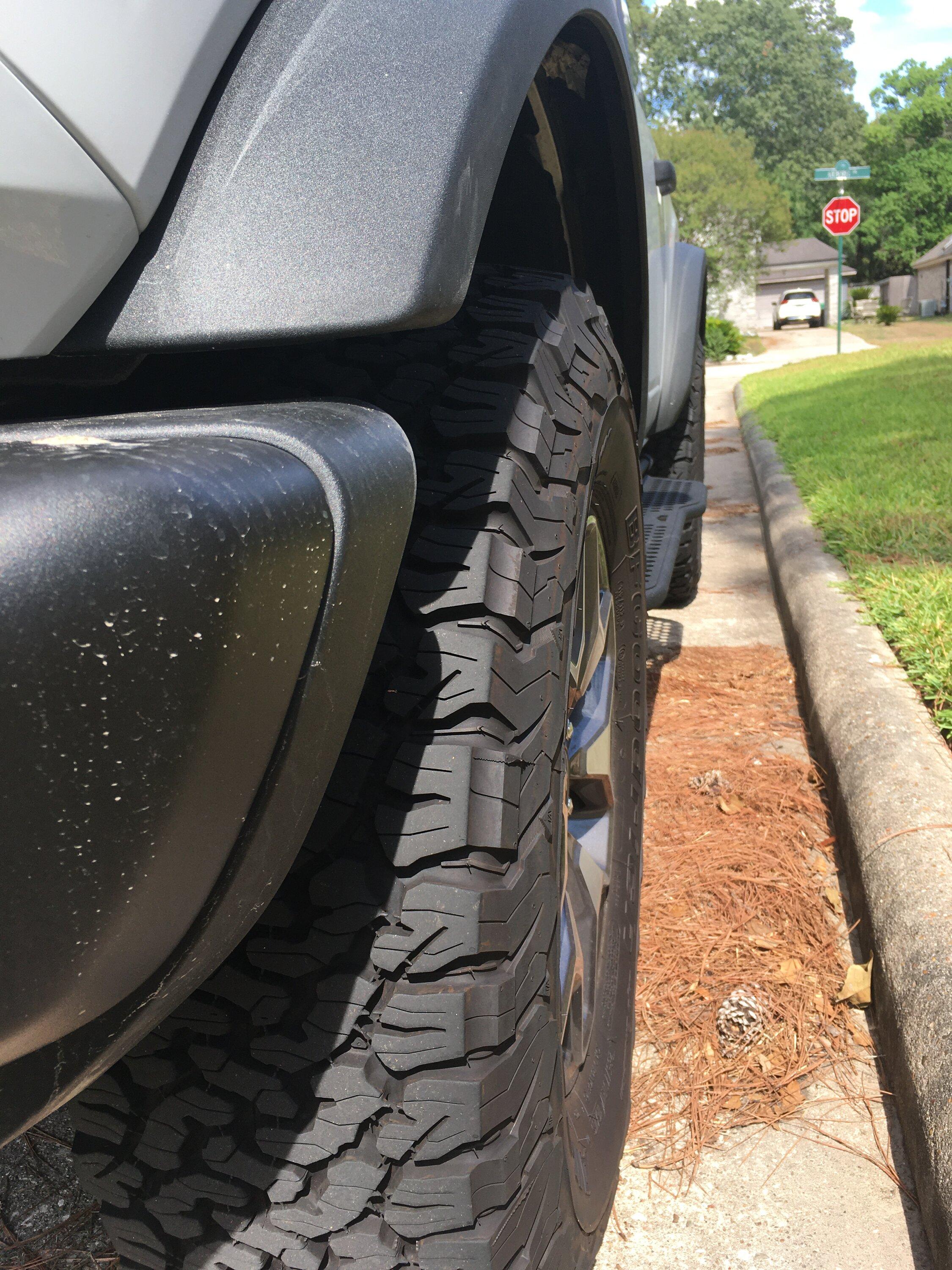 Ford Bronco 2 DOOR - steps vs running boards IMG_6359.JPG