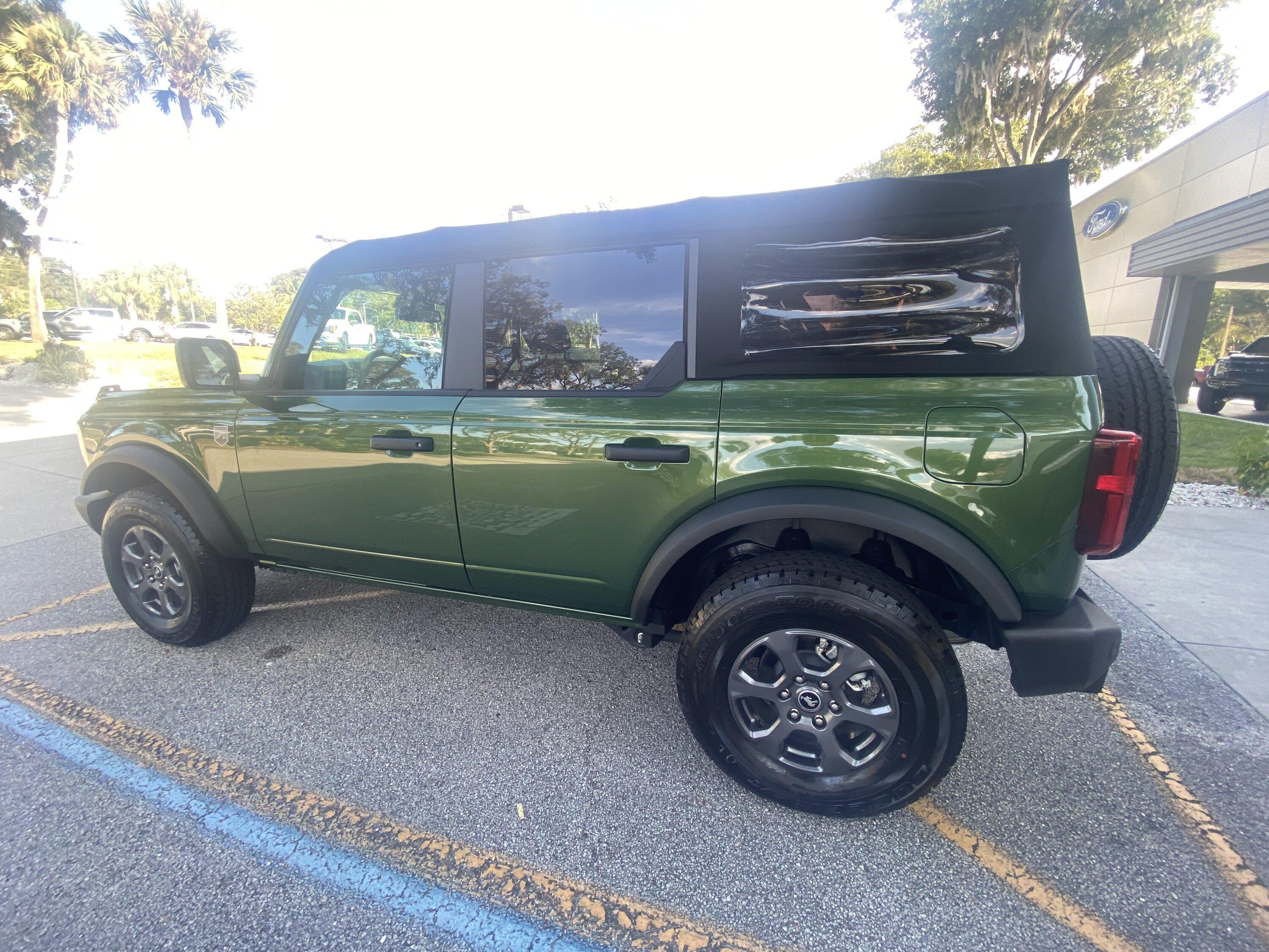 Ford Bronco ERUPTION GREEN Bronco Club D7AC7A95-64DA-43CD-967B-1E4064851442