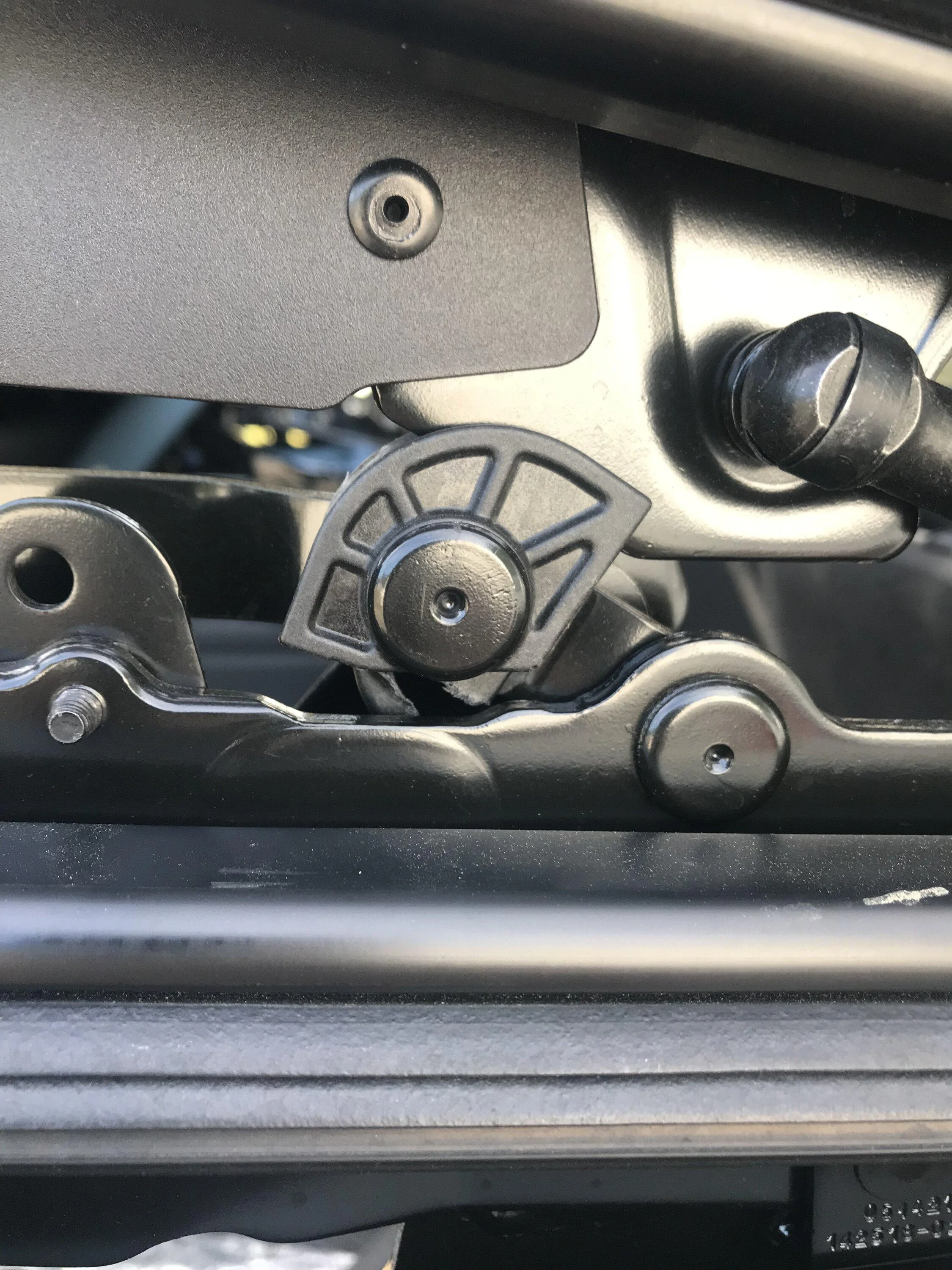 Ford Bronco Soft top plastic guide rollers broken? 20236093-71F1-4665-A5A3-BA8A7EBC6904