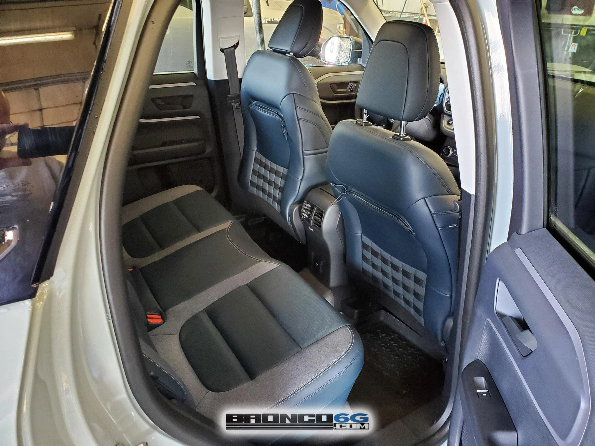 Ford Bronco Navy Pier Interior + Cactus Gray Bronco Combination on Bronco Sport Navy Pier Interior + Cactus Gray Bronco Sport 3