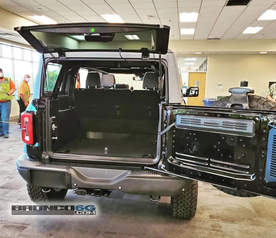 Ford Bronco Connections for the rear wiper A7DA7231-0916-4795-A728-84F84C410E56