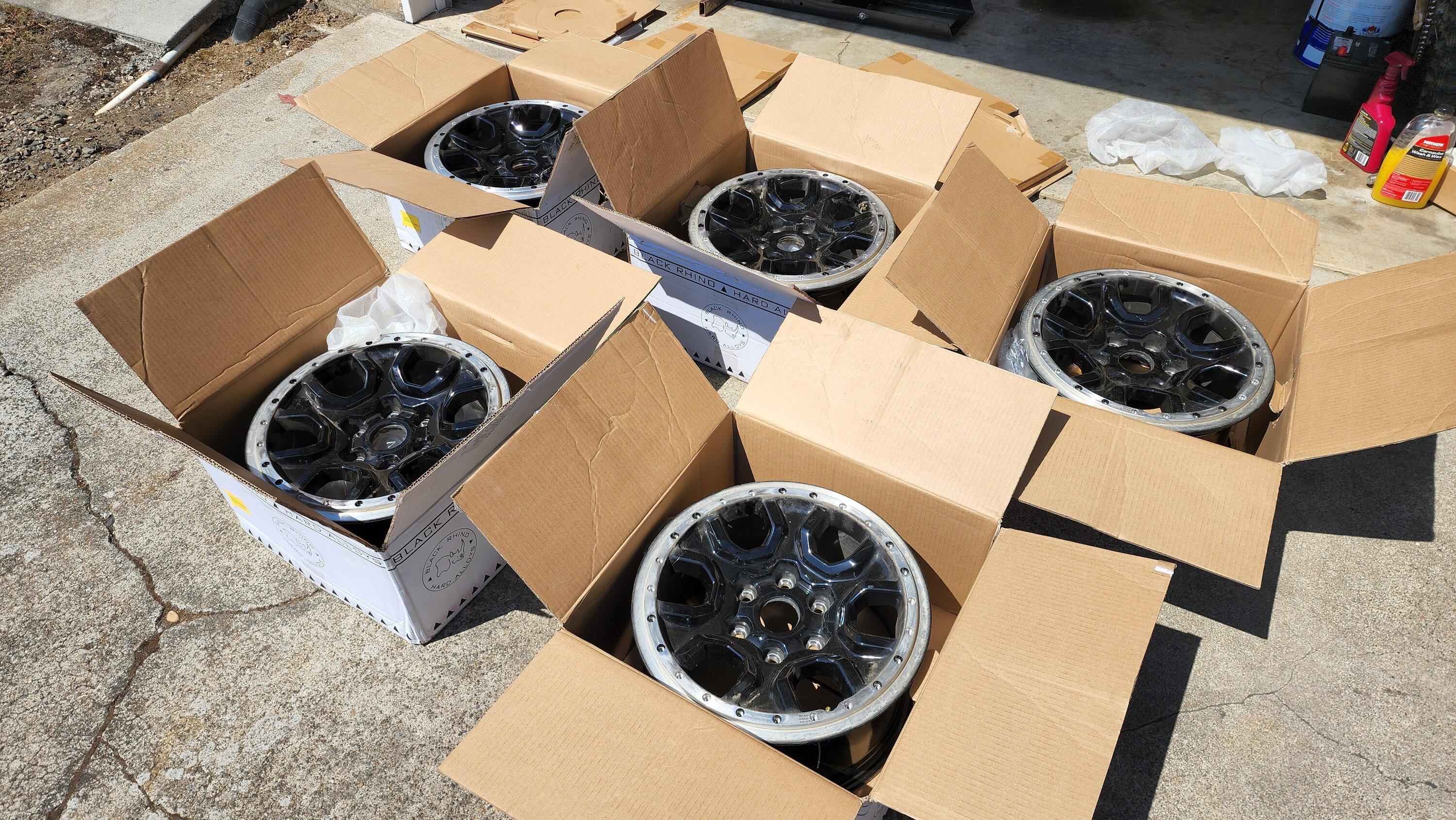 Ford Bronco FS: Badlands Sasquatch Wheel Takeoffs 20220809_142135