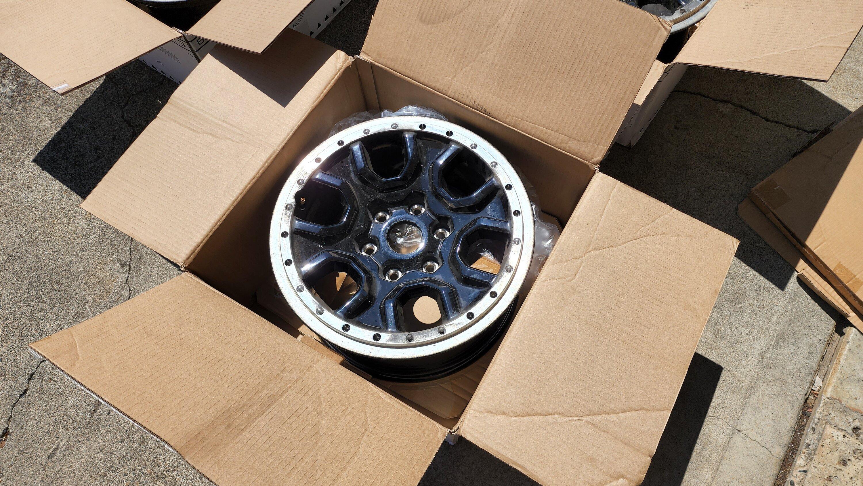 Ford Bronco FS: Badlands Sasquatch Wheel Takeoffs 20220809_142145