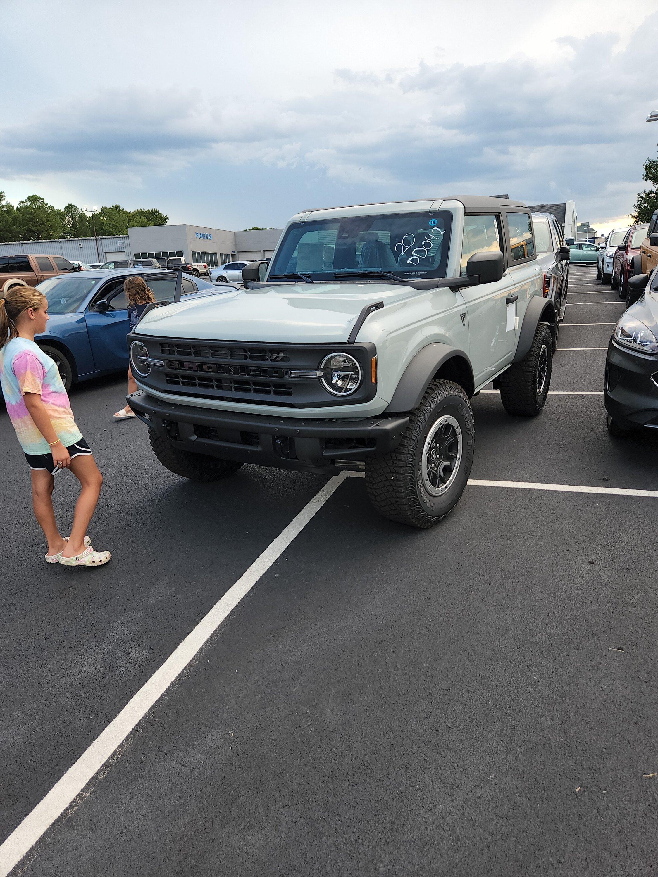 Ford Bronco 5/9 Build Week group. (ManSquatch Week) IMG_20220815_182558_01