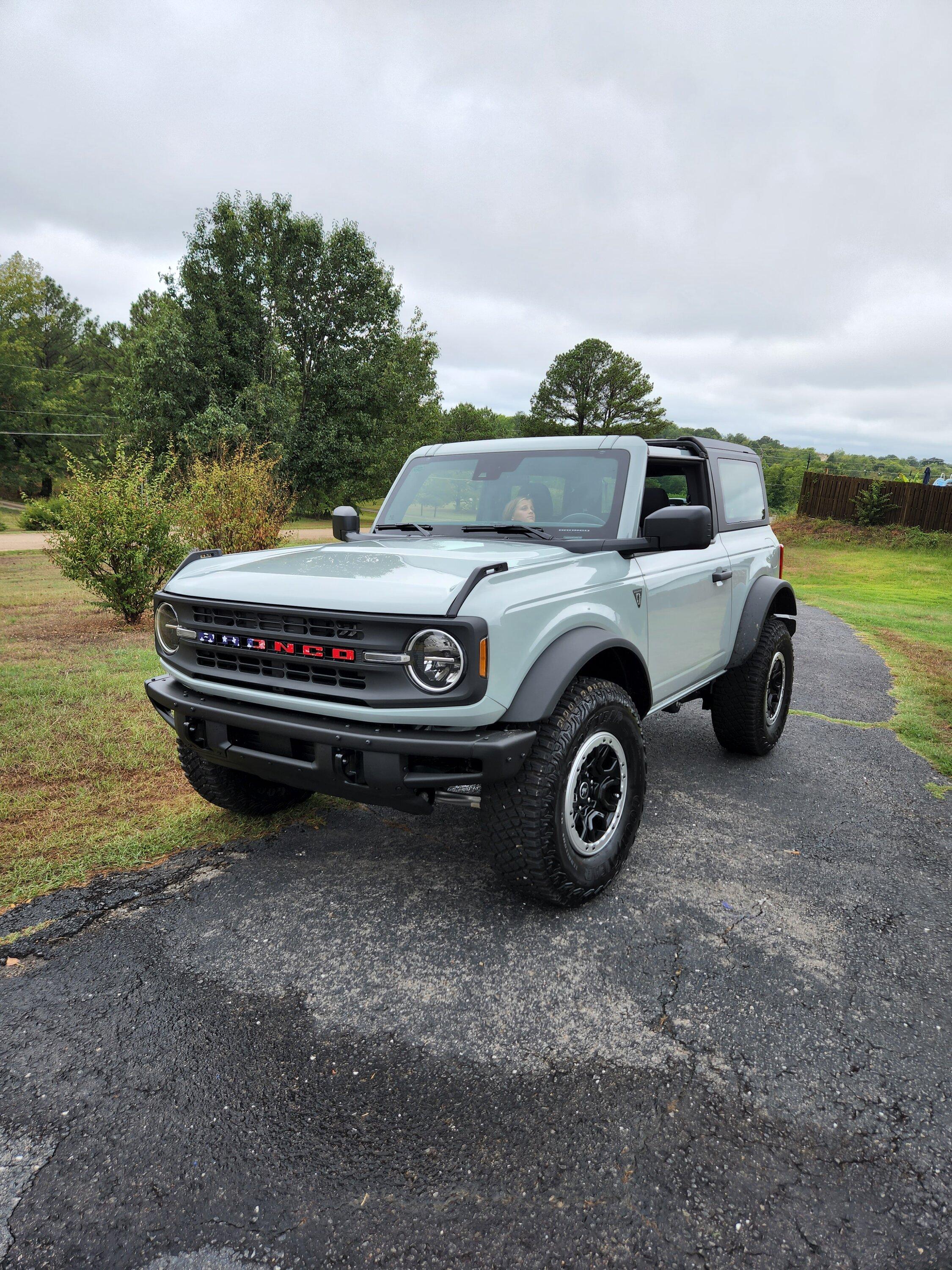 Ford Bronco 5/9 Build Week group. (ManSquatch Week) 20220817_133347