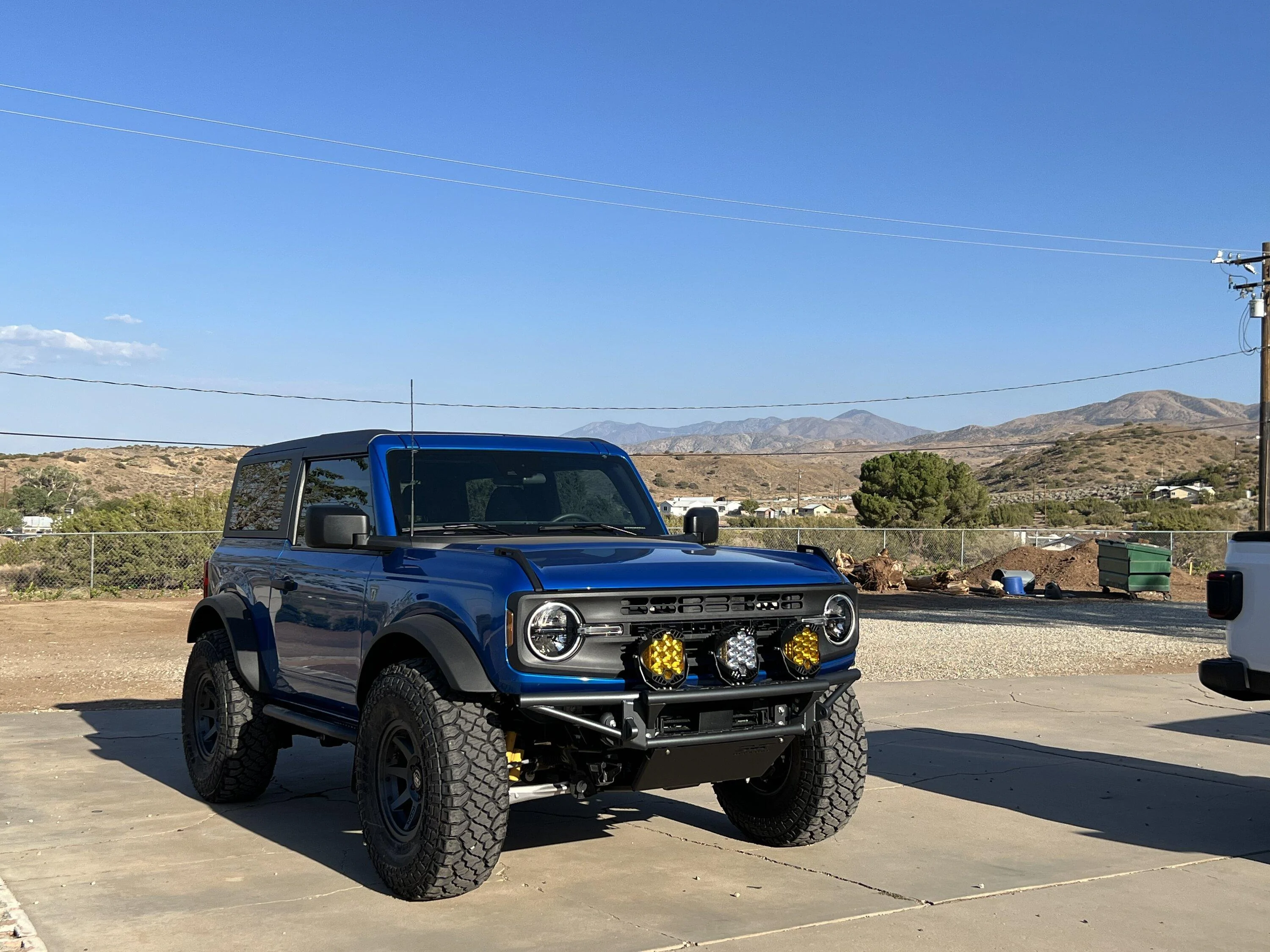 Ford Bronco 2-door desert runner Bronco w/ custom tire carrier 9EA8CCA3-FDAC-491E-9DC8-EE422BCCE842