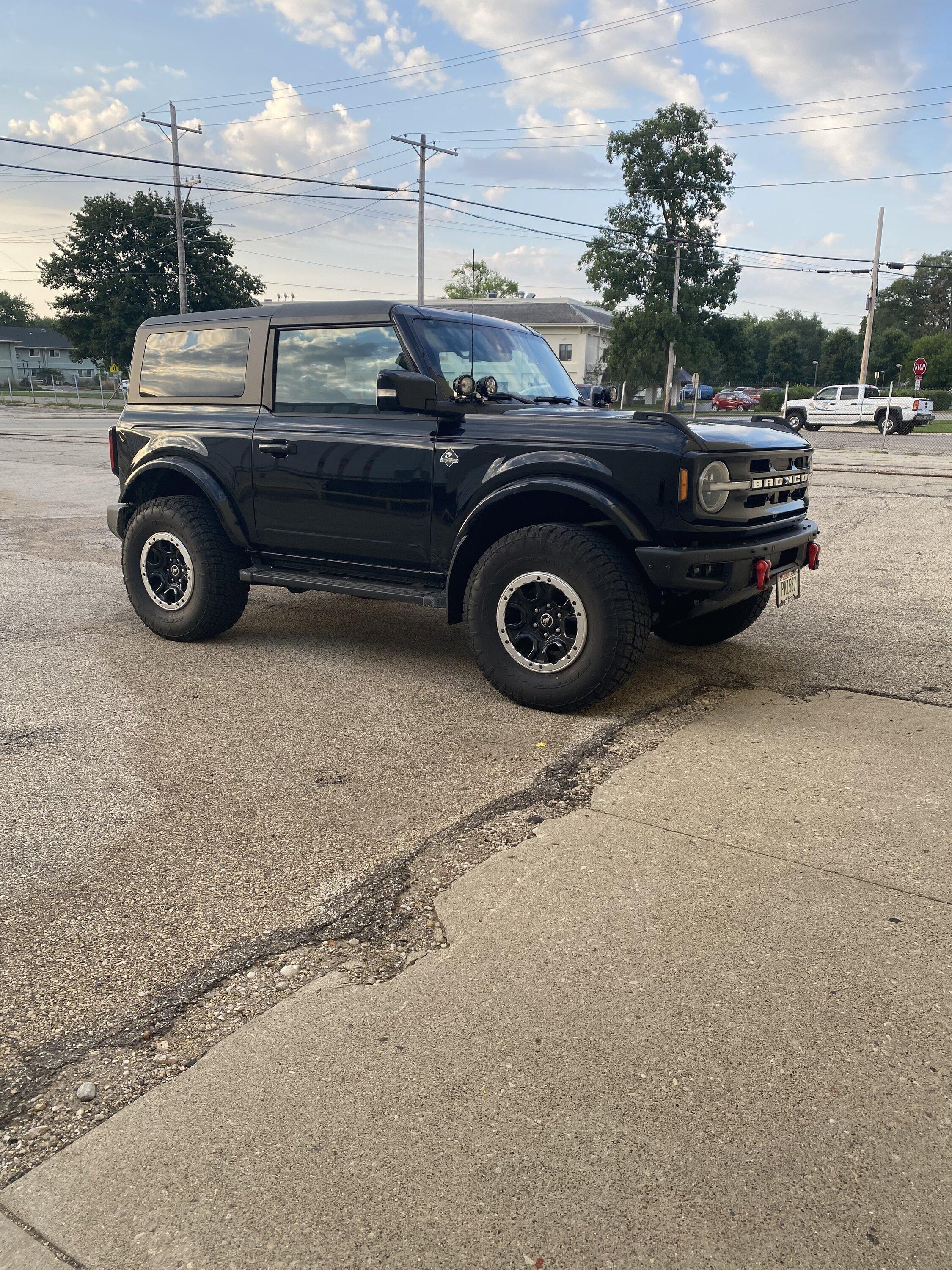 Ford Bronco SHADOW BLACK Bronco Club 2B4E8DD3-2459-4B4D-8D65-E4854C4FCAB1