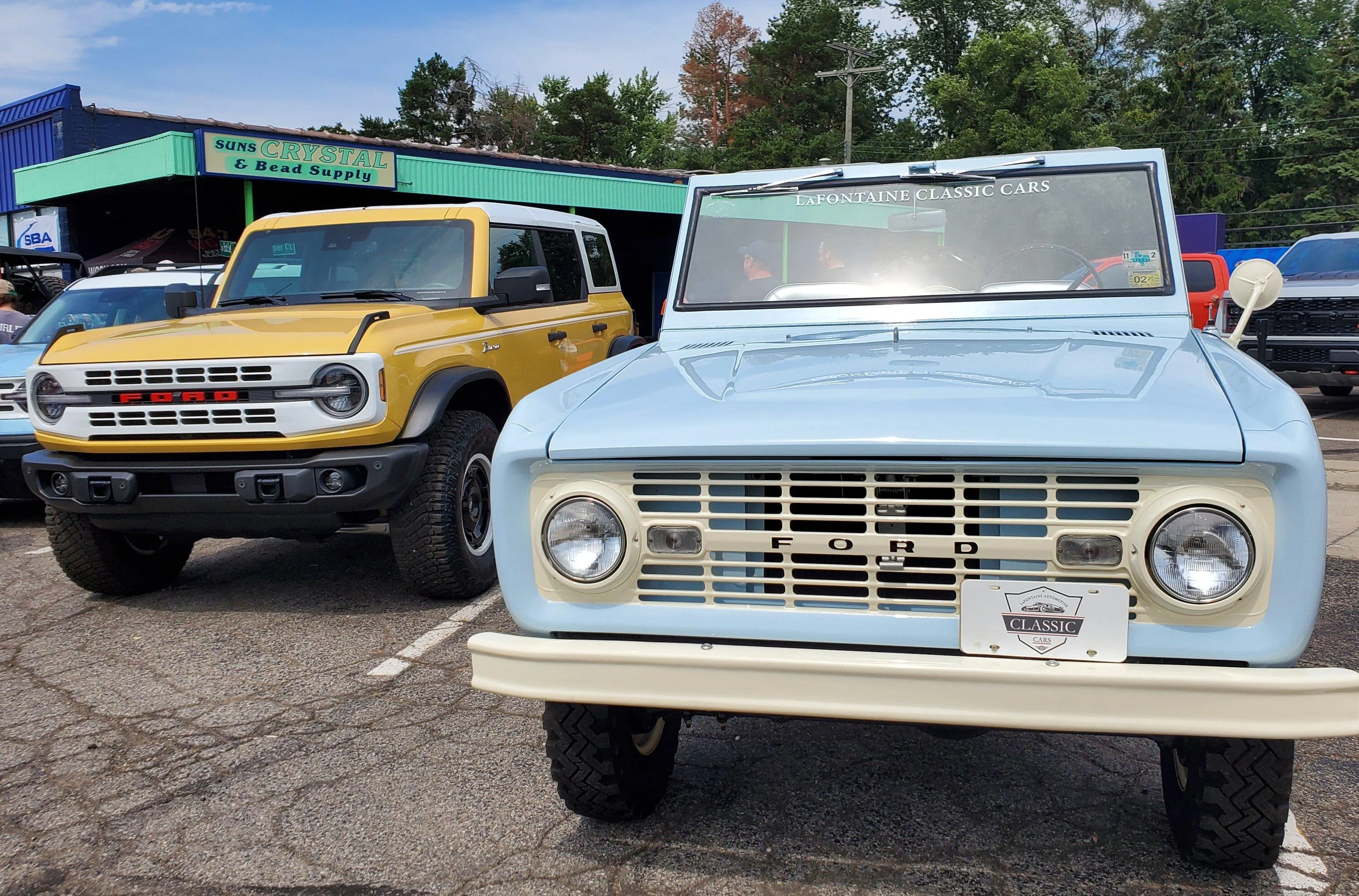 Ford Bronco More Yellowstone & Race Red Heritage Bronco photos from Woodward 20220820_144912