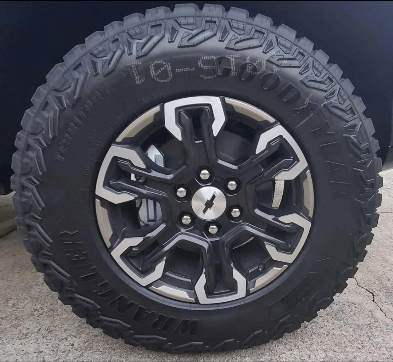 Ford Bronco Silverado ZR2 wheels on Bronco 219A670D-3C0A-4915-8C18-DBEB5B2ED992