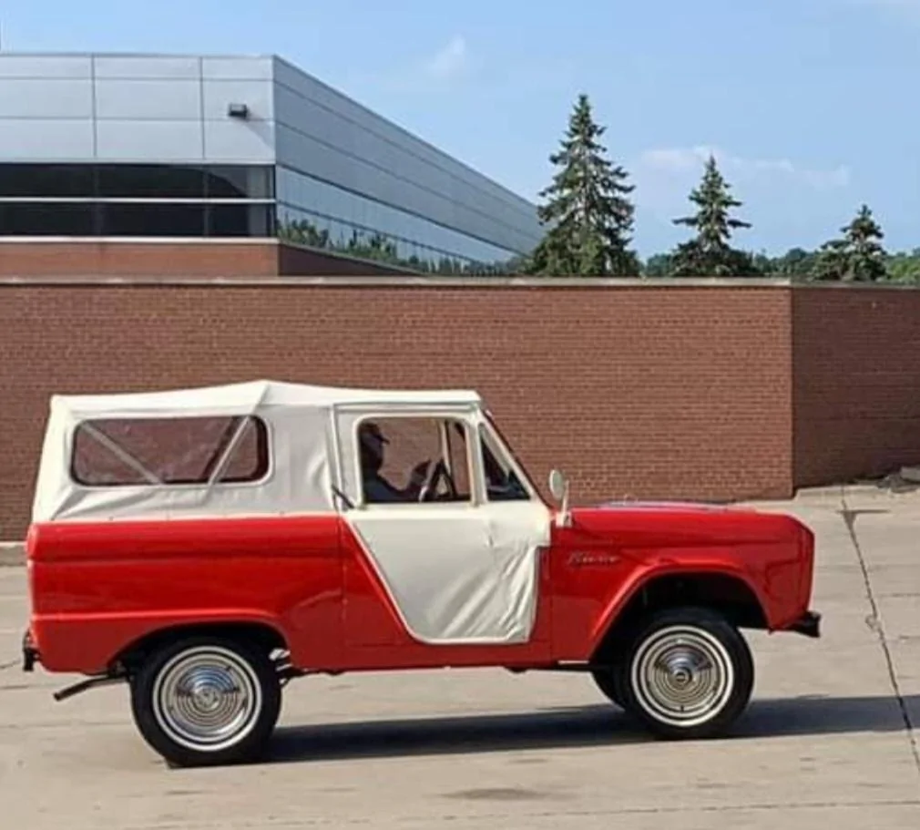 Ford Bronco Comparison: Bronco vs Jeep (spoiler) Bronco hate by LiteBrite Screenshot_20220822-051900_Facebook