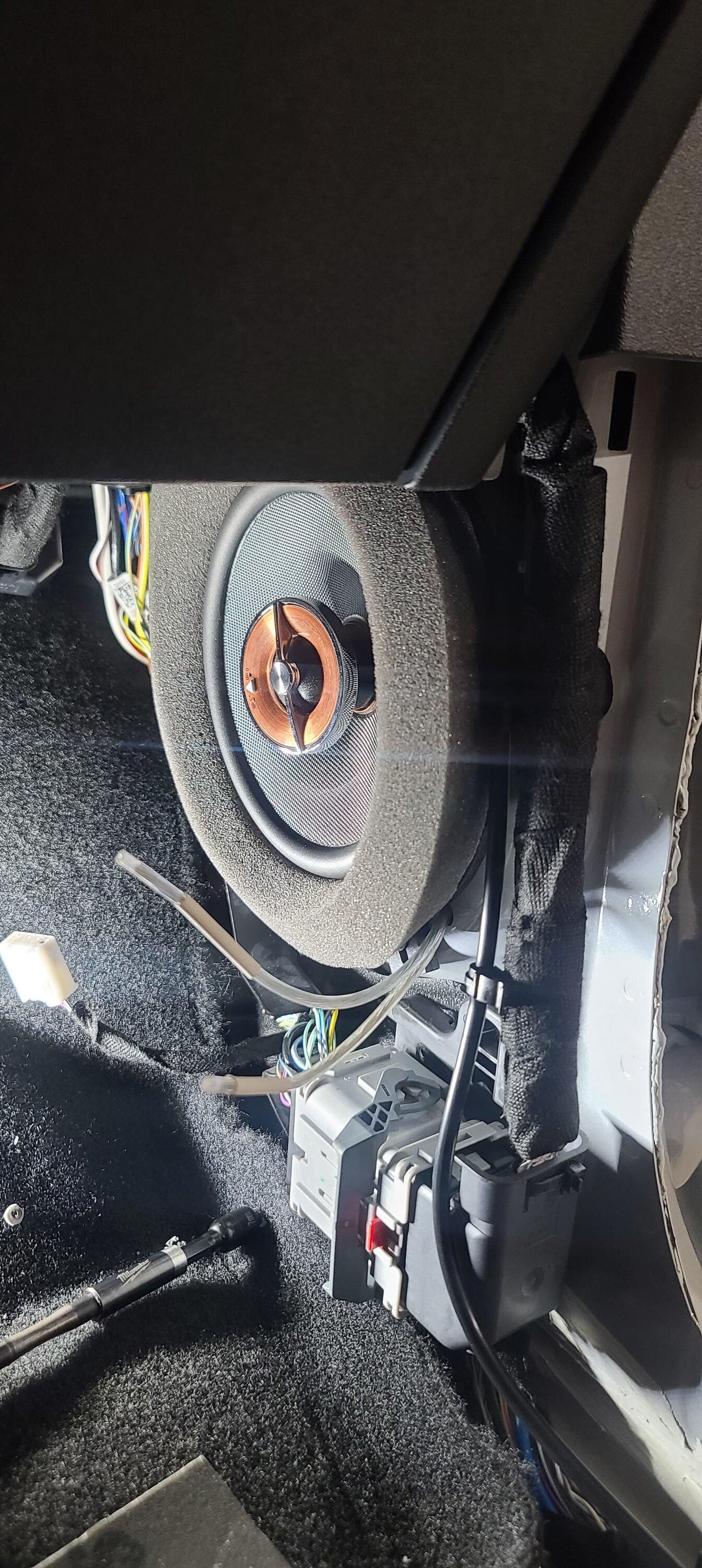 Ford Bronco Time to lower the road noise / NVH sound level - my DIY sound deadening material install project 299354623_1132982420760611_6978835571803432352_n