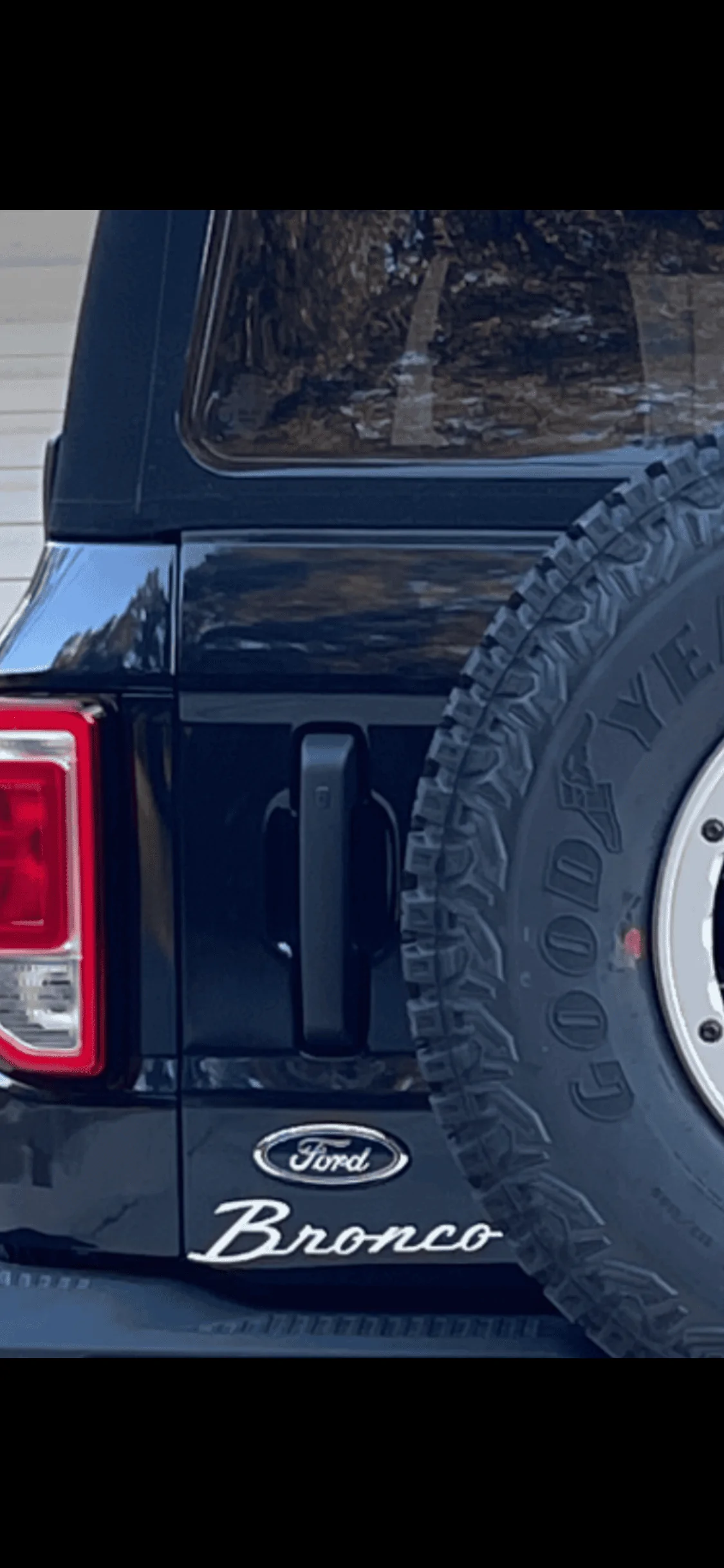 Ford Bronco Different script badge placement 7B830F25-A6A5-44F8-B101-DA88451B4E93