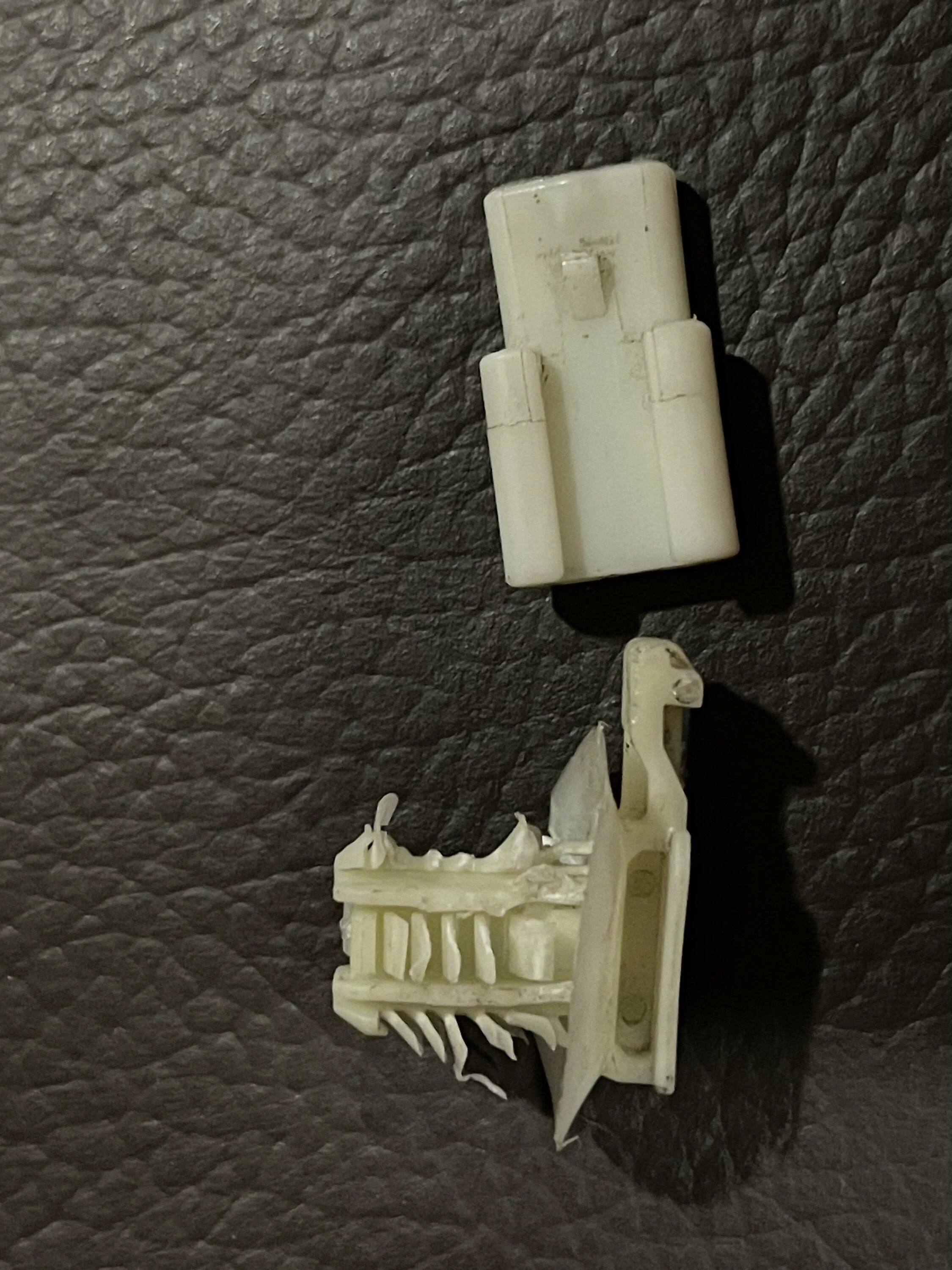 Ford Bronco Help with Connector Clip Part Number 5E1861B2-9F84-420D-858D-61A1F449C8BC