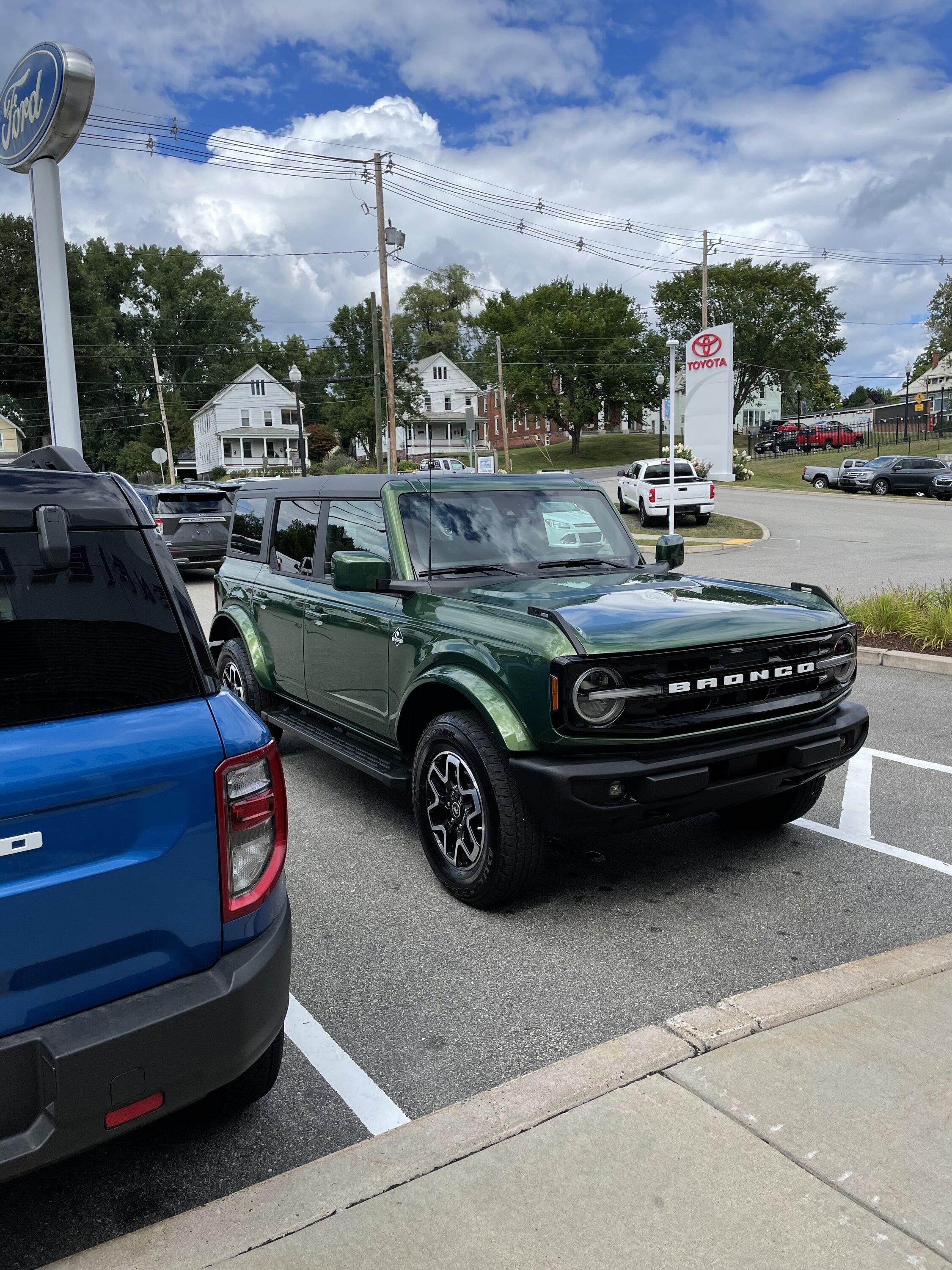 Ford Bronco ERUPTION GREEN Bronco Club 6DE85CC4-4C3F-43A0-8335-50A11F93FDF1