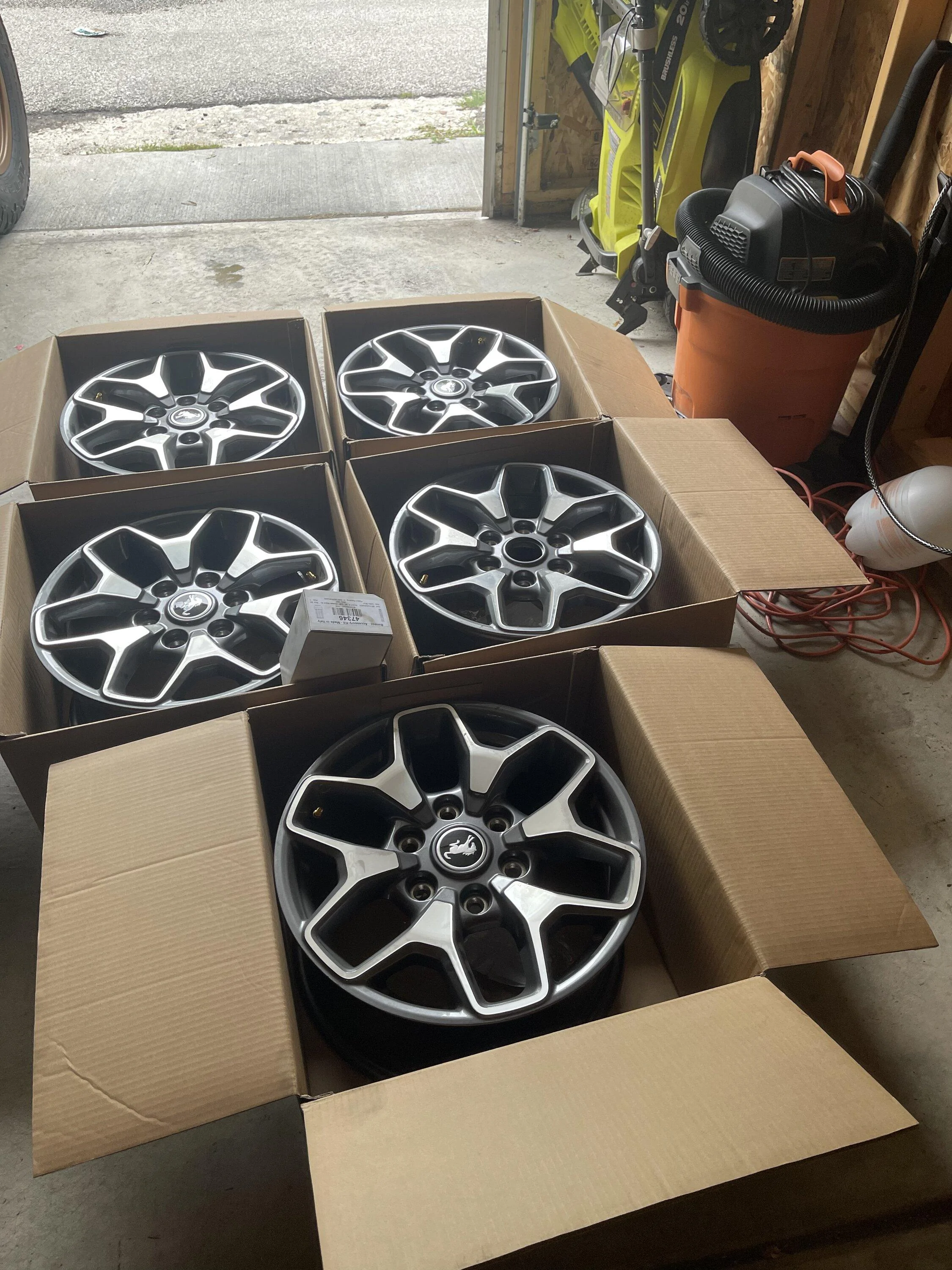 Ford Bronco Badlands Wheel Take Offs 9D47B96D-61B2-4948-8C2C-A5103BFBF10E