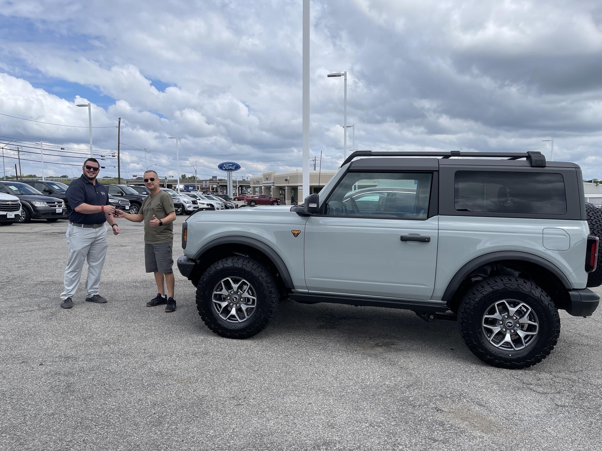 Ford Bronco CACTUS GRAY Bronco Club B907E029-70AA-4C6D-9B20-9D6D00FFCF86