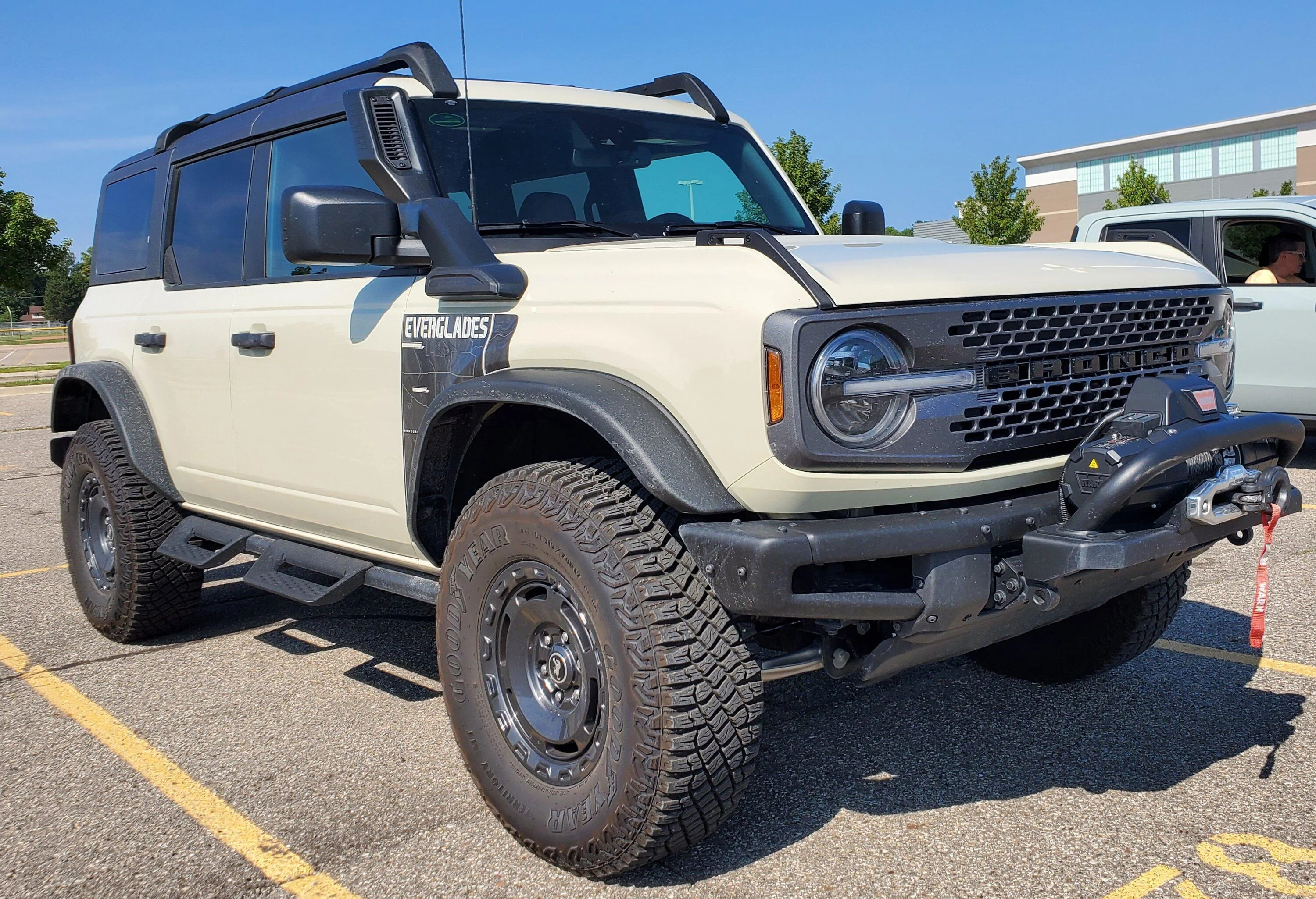Ford Bronco Everglades Desert Sand Bronco spotted in the wild 20220827_154530