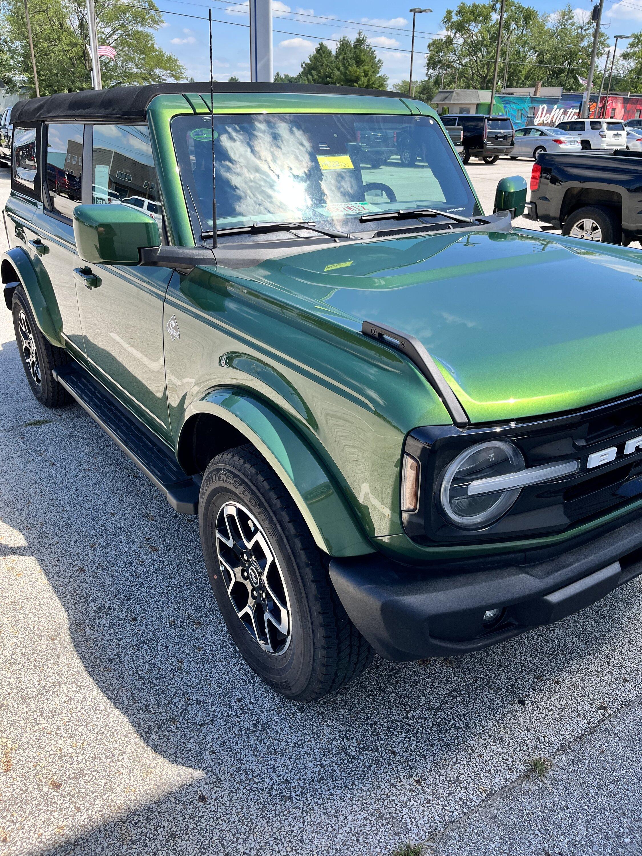 Ford Bronco ERUPTION GREEN Bronco Club 27288803-B1FD-4FF4-93EC-C9F6E5E11B8F