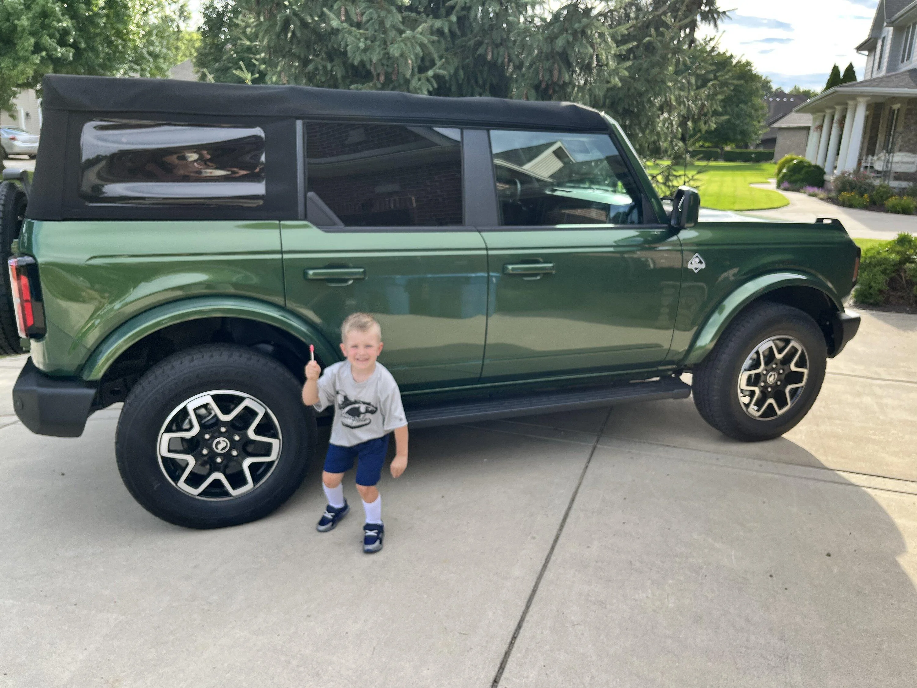 Ford Bronco ERUPTION GREEN Bronco Club 6BC3EFE9-EBCB-405E-AB5C-C550A12AF57A