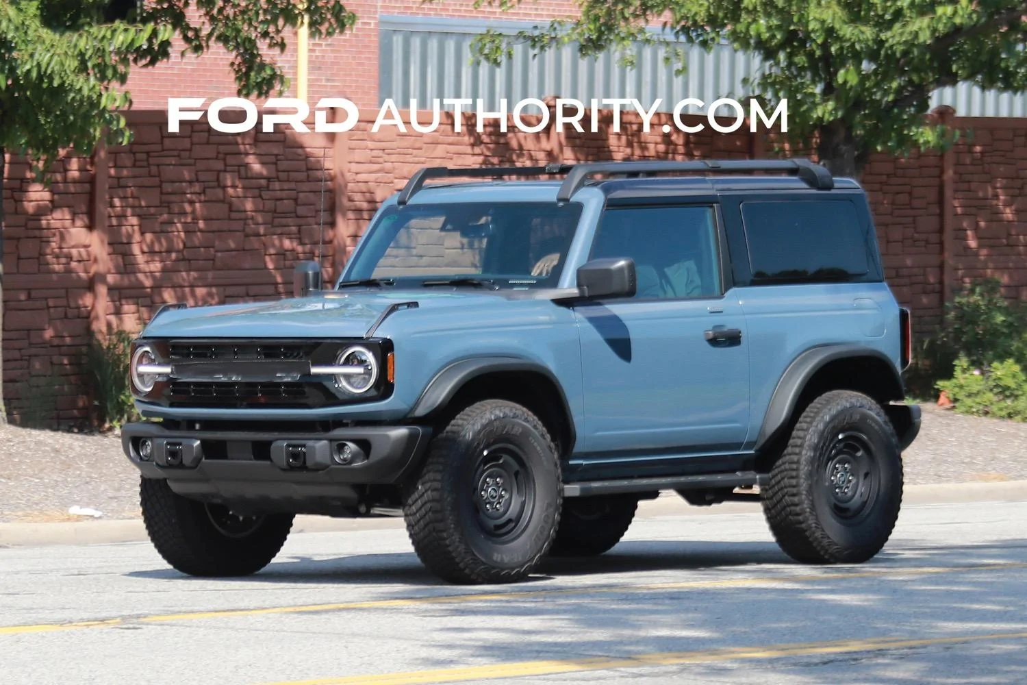 Ford Bronco 2023 Bronco – New Features, Changes, Differences (Including Black Painted MOD Top) 2023-Ford-Bronco-Two-Door-Heritage-Edition-Prototy