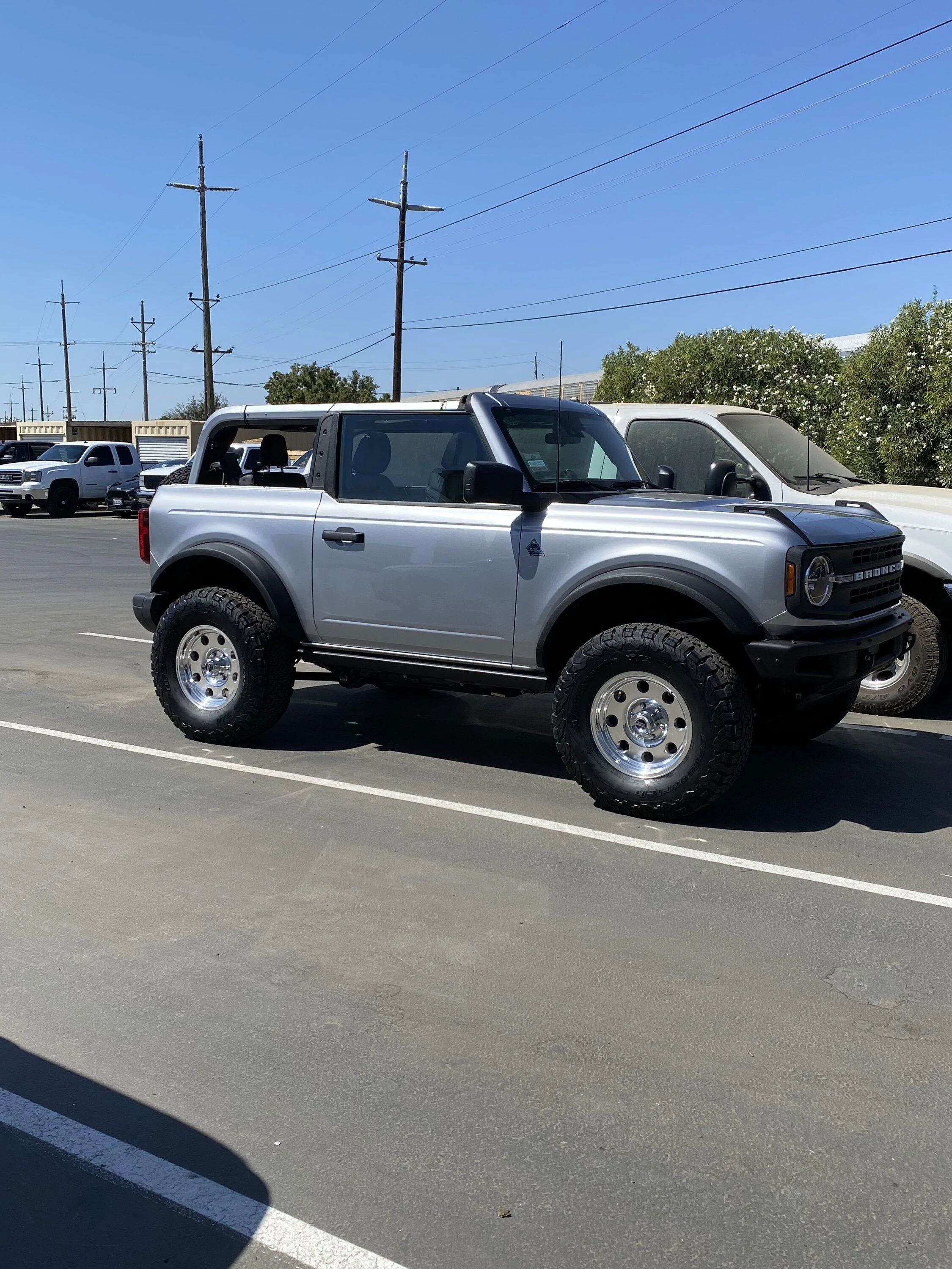 Ford Bronco Flicka, the 2 Door Iconic Silver Bronco on polished revolver mags wheels 2CE9230B-4643-48DF-ADB3-46A123C04757