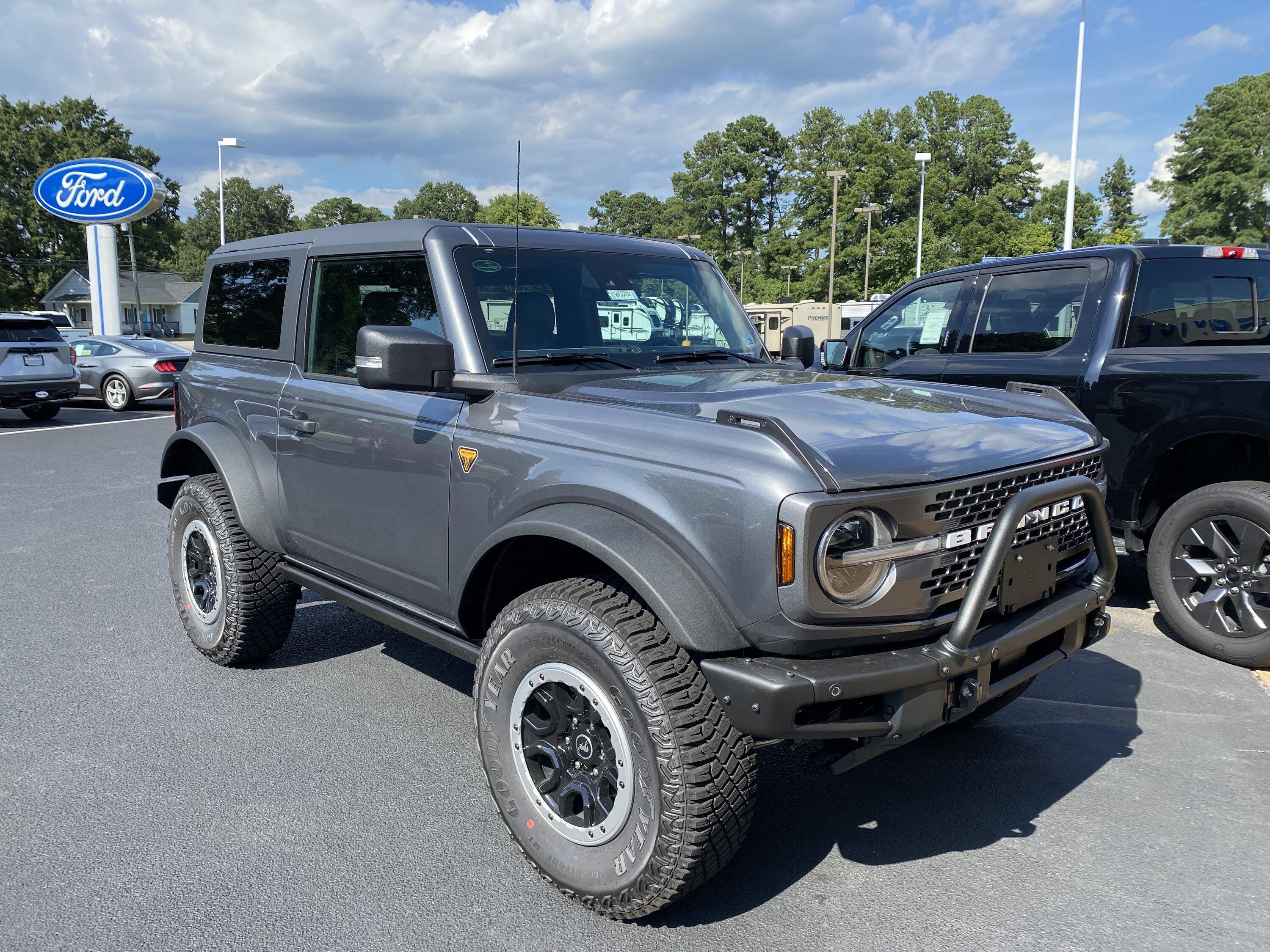 Ford Bronco 8/15/22 Build Week Group Dealer 2.JPG