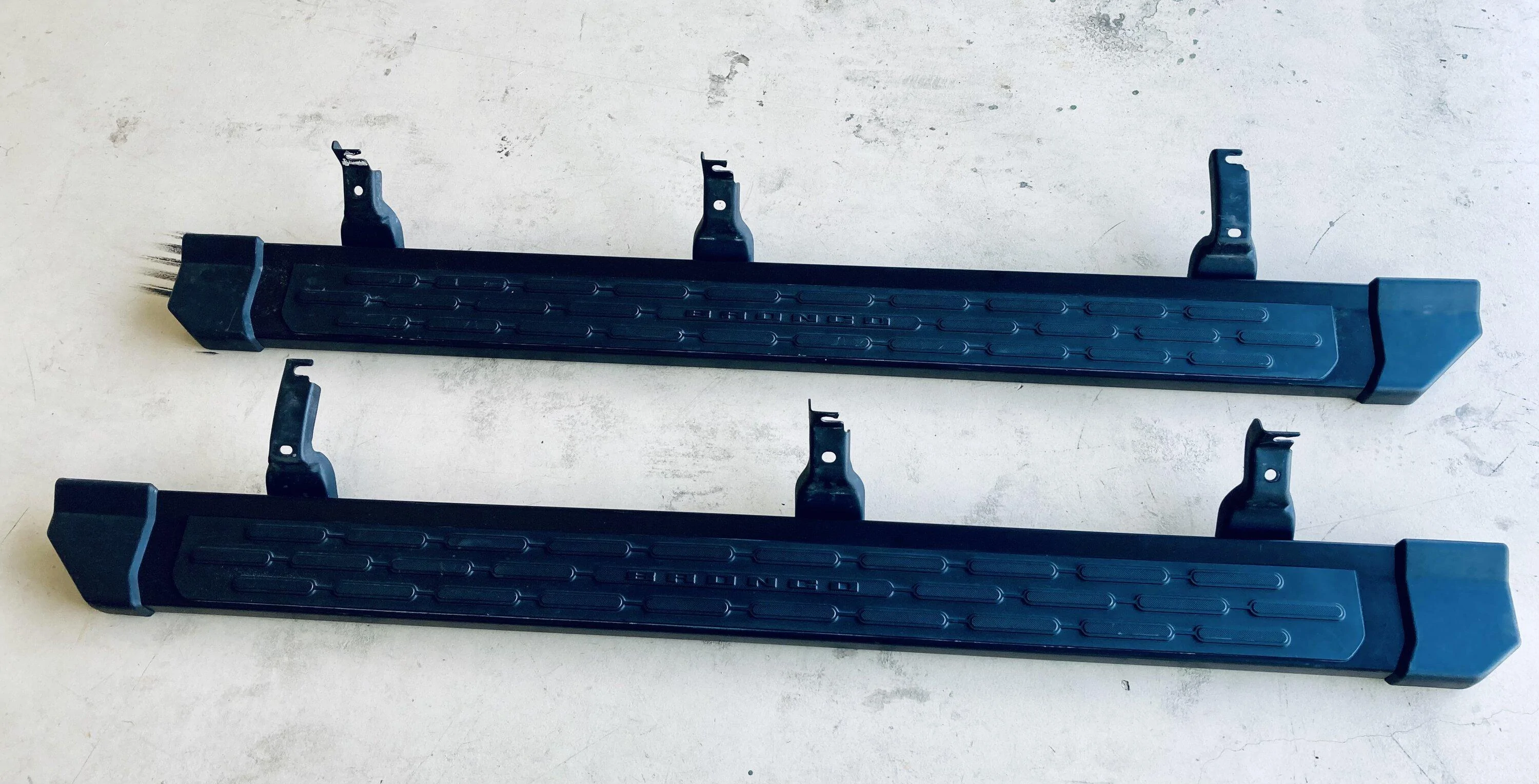 Ford Bronco 4-Door Bronco OEM Running Boards EC0380C3-7984-41A9-BA86-F69D23CA21AA