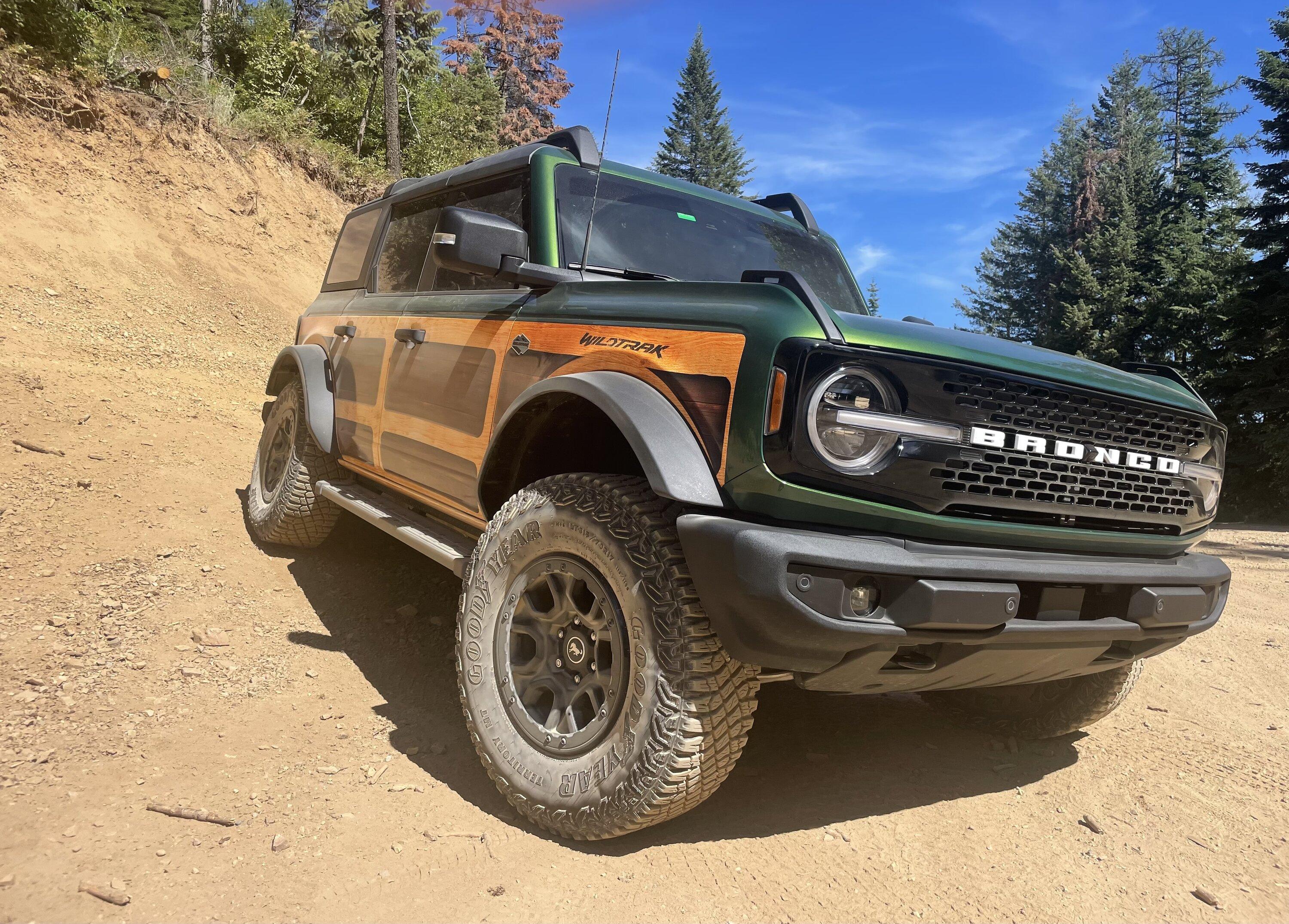 Ford Bronco ERUPTION GREEN Bronco Club 7FD05F70-130F-4029-BB9C-F78A60AC5066