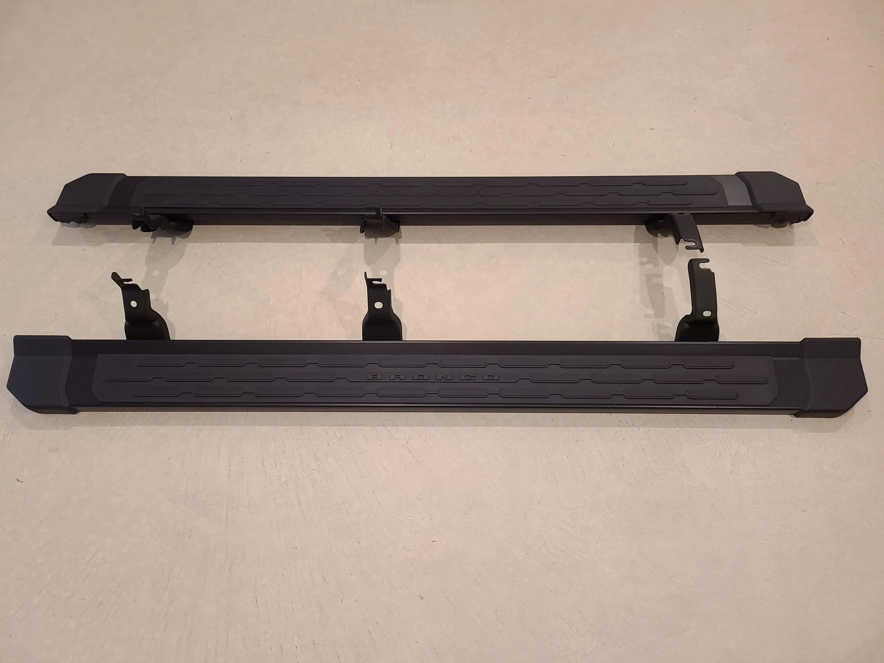 Ford Bronco FS - 4 door OEM running boards 20220905_115143