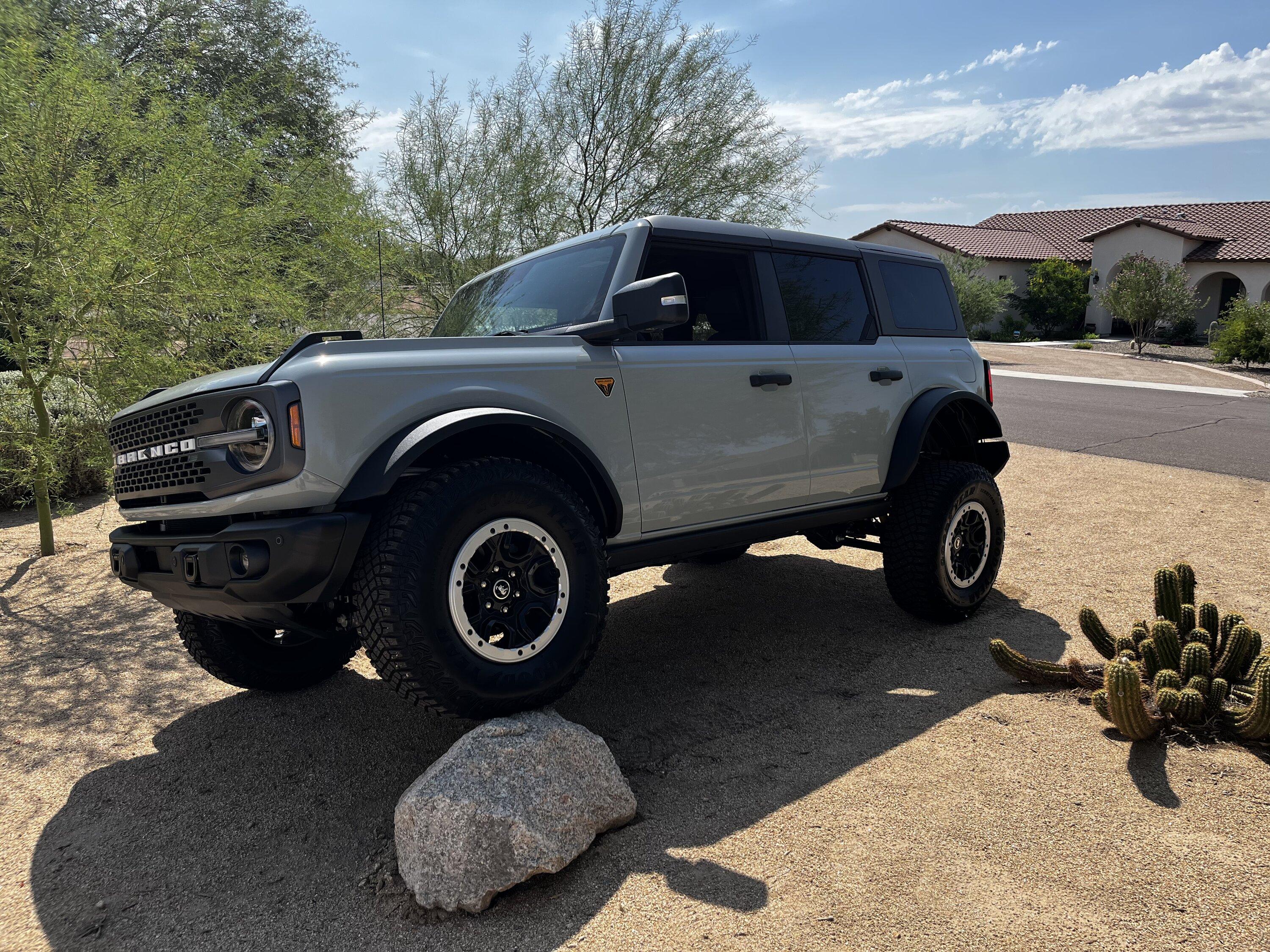 Ford Bronco CACTUS GRAY Bronco Club 8B270E79-FBD5-4699-BBAA-8E33E5A6201F