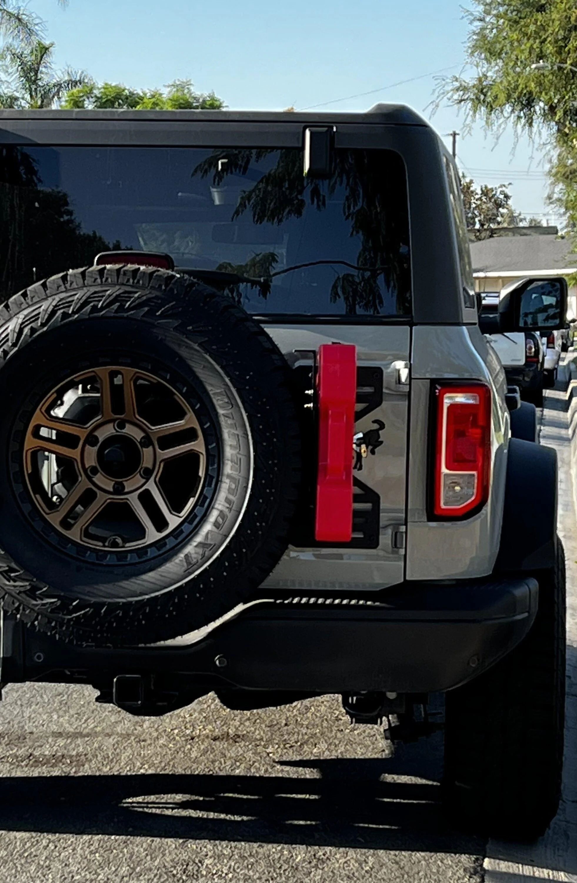 Ford Bronco Jerry can mount build. 837A3865-428D-4CA0-8631-49B9D97D4C31