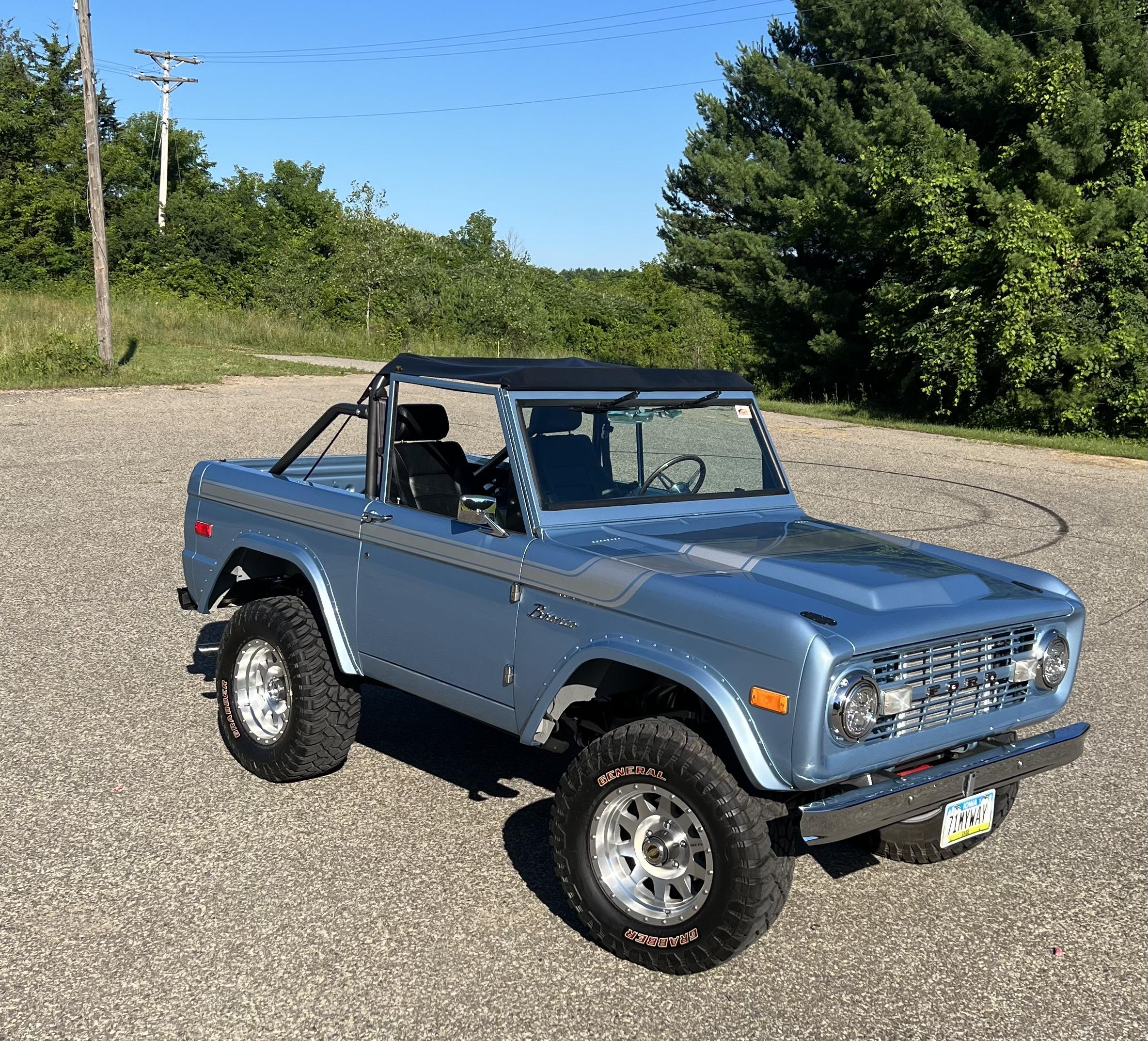 Ford Bronco Parked at Lowes B77C09FA-1100-422E-83E8-2B1FC4E4EBBF