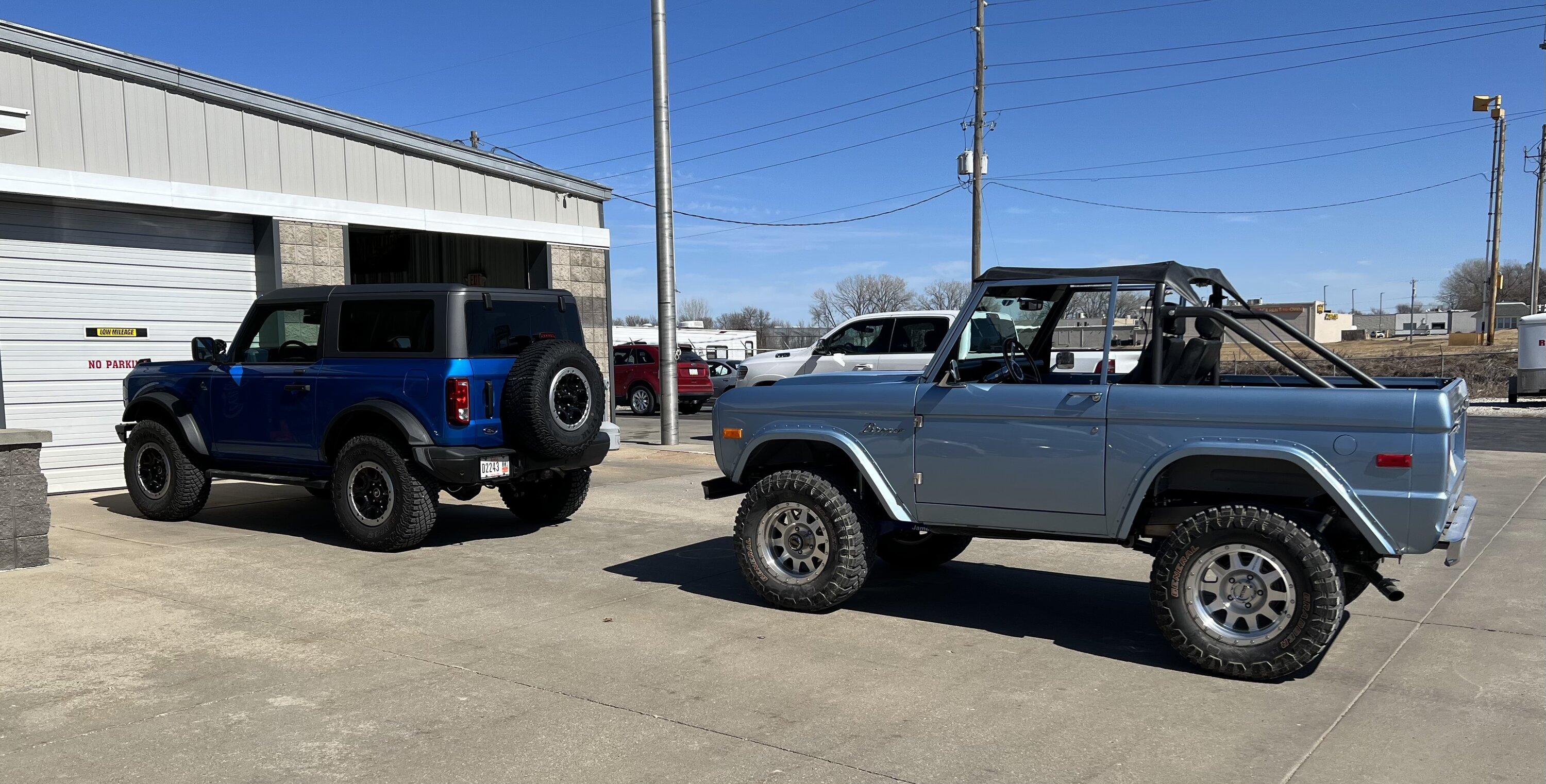 Ford Bronco Parked at Lowes 9883DFB4-F5C7-4CE9-9E91-D6525CA8D02B