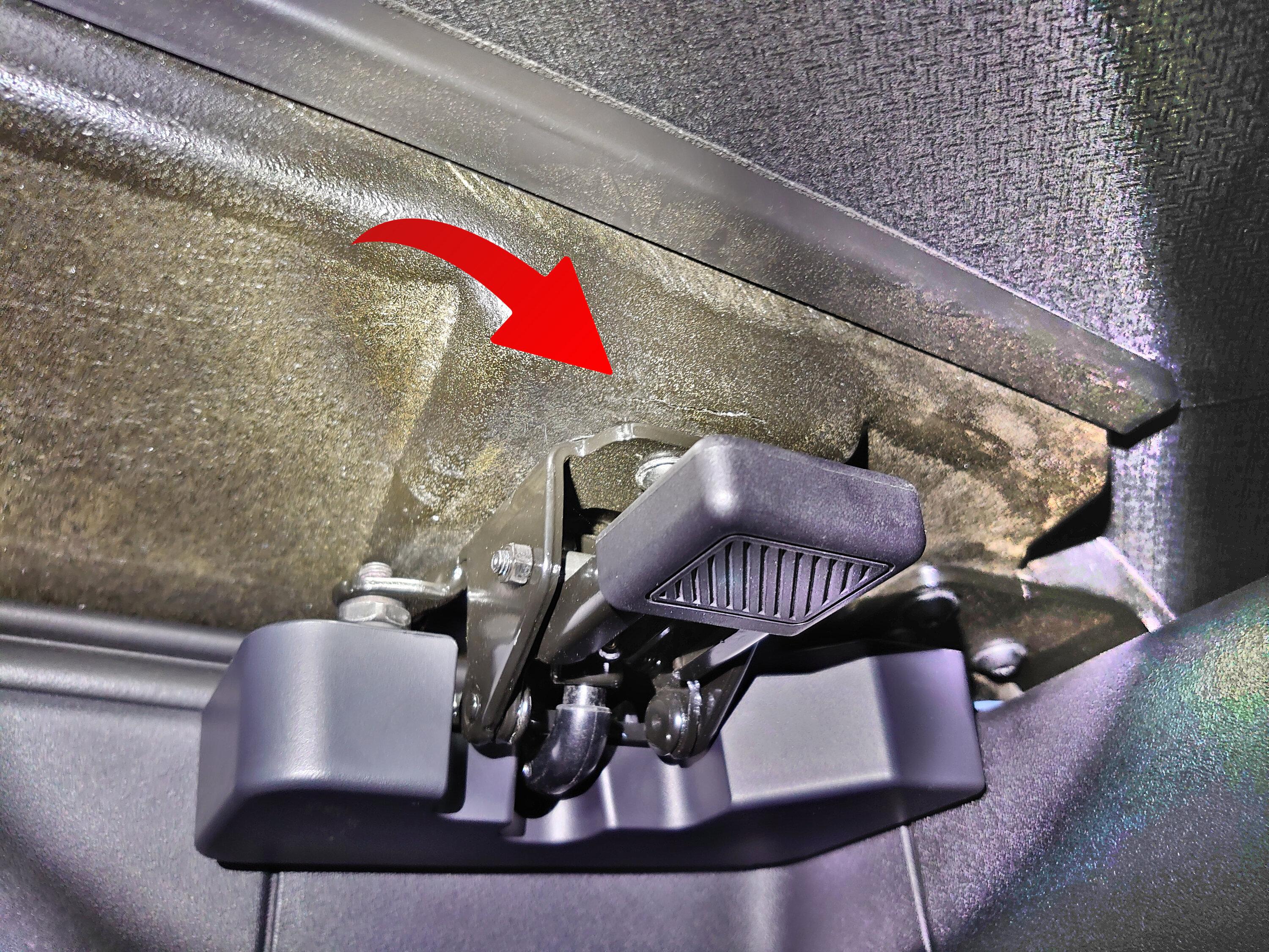 Ford Bronco Soft Top latch base crack DSC_1455.JPG