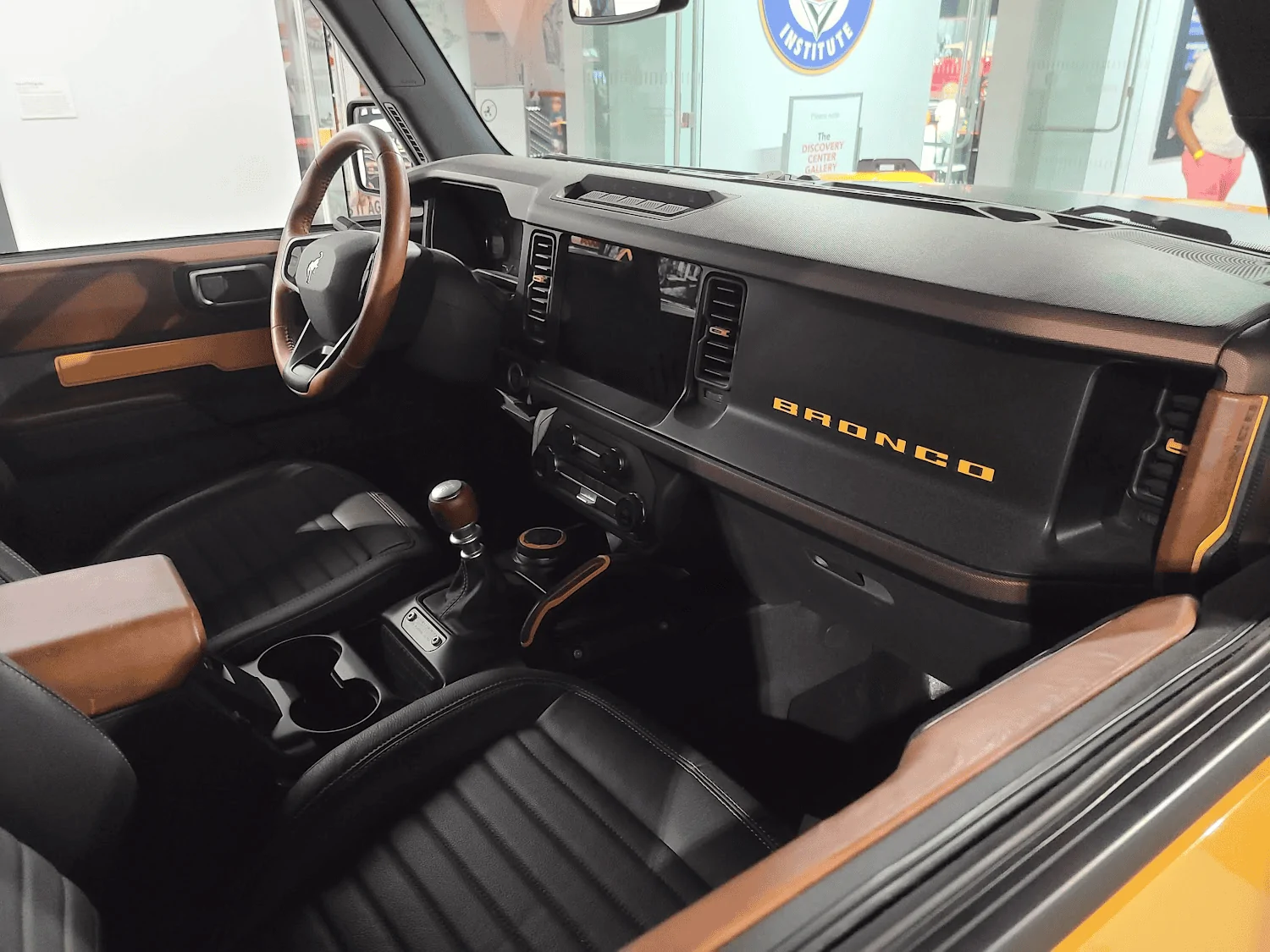 Ford Bronco Nice surprise at the Petersen Museum! 1663020519377