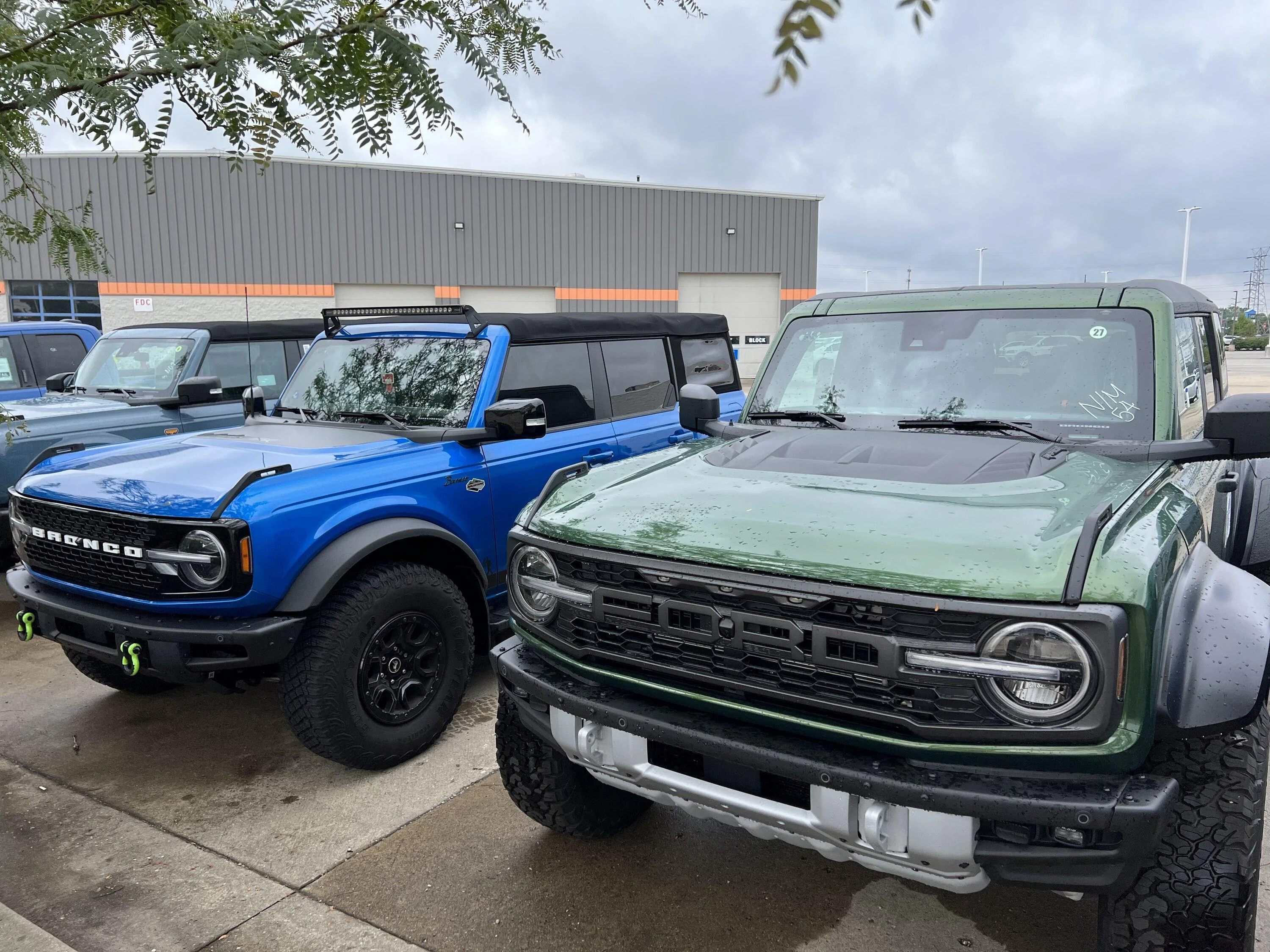 Ford Bronco Day 1 Reservation Holder = Bronco Raptor delivered in Eruption Green (vs Wildtrak & F-150 Tremor pics) 371cc23b-da34-4042-b18b-27ed931c5a62-jpeg