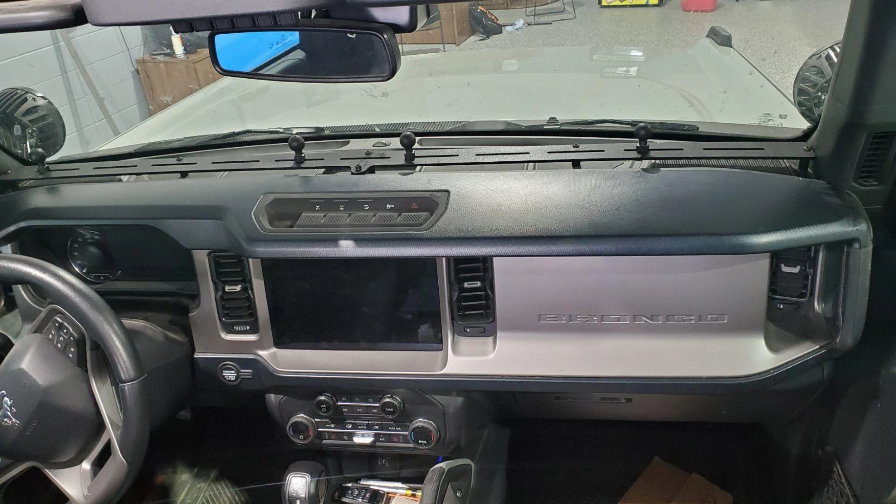 Ford Bronco New Full-Width Dash Accessory Mount image000000_1