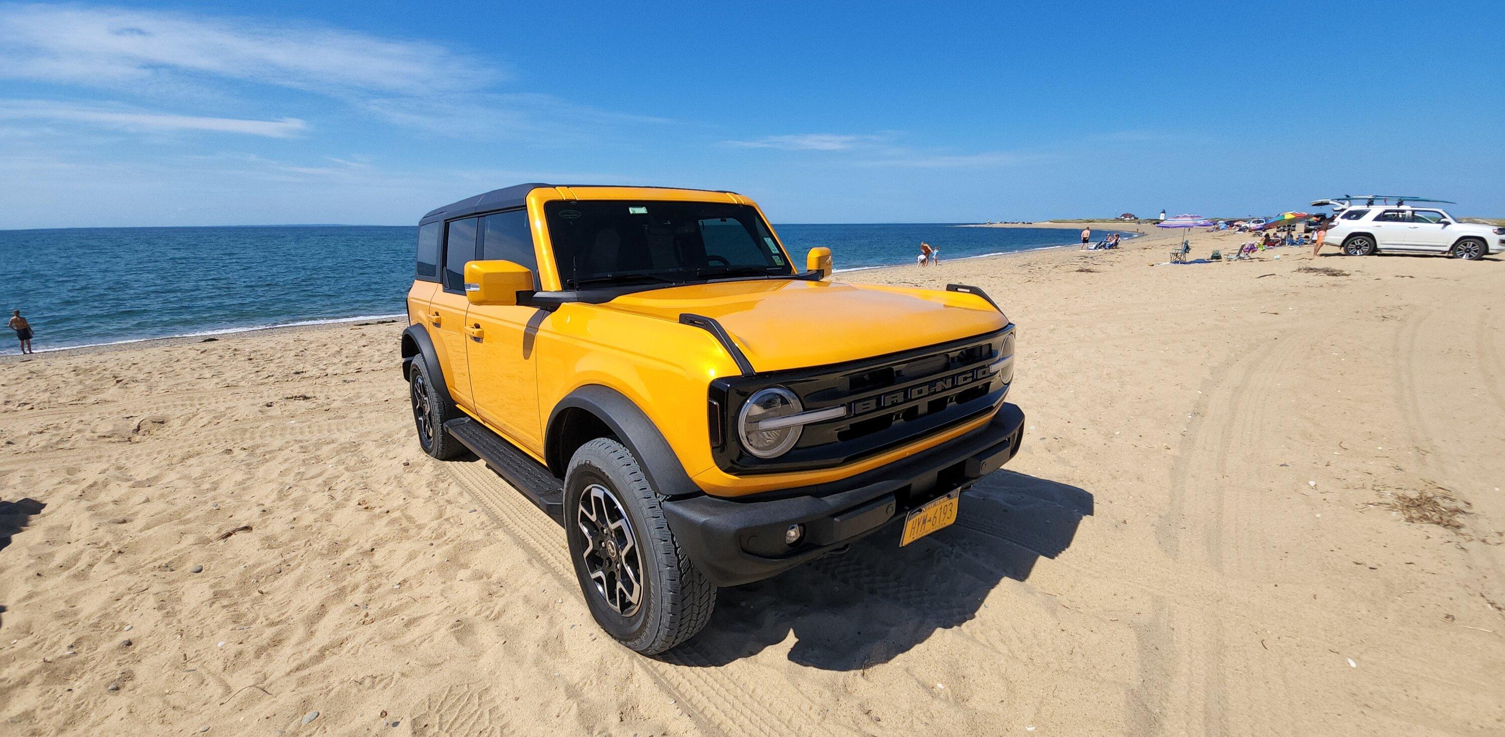 Ford Bronco CYBER ORANGE Bronco Club Snapchat-1371095677