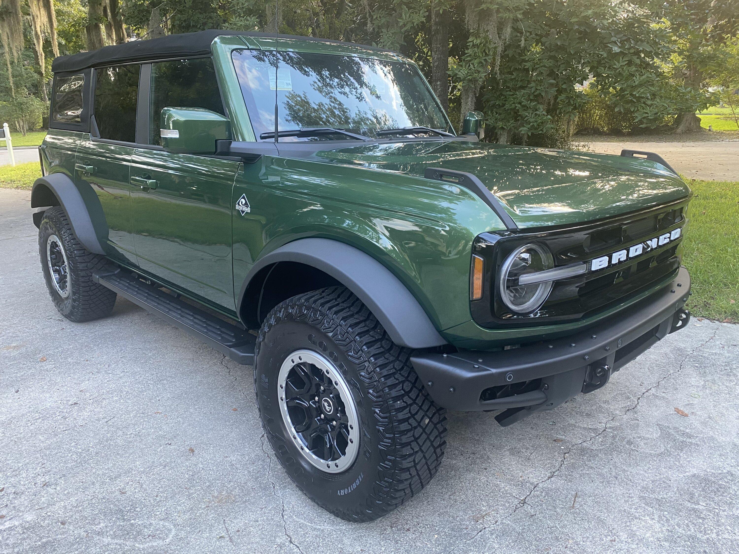 Ford Bronco ERUPTION GREEN Bronco Club CDBA1309-7BD3-45B6-8F04-6A5860D22D52