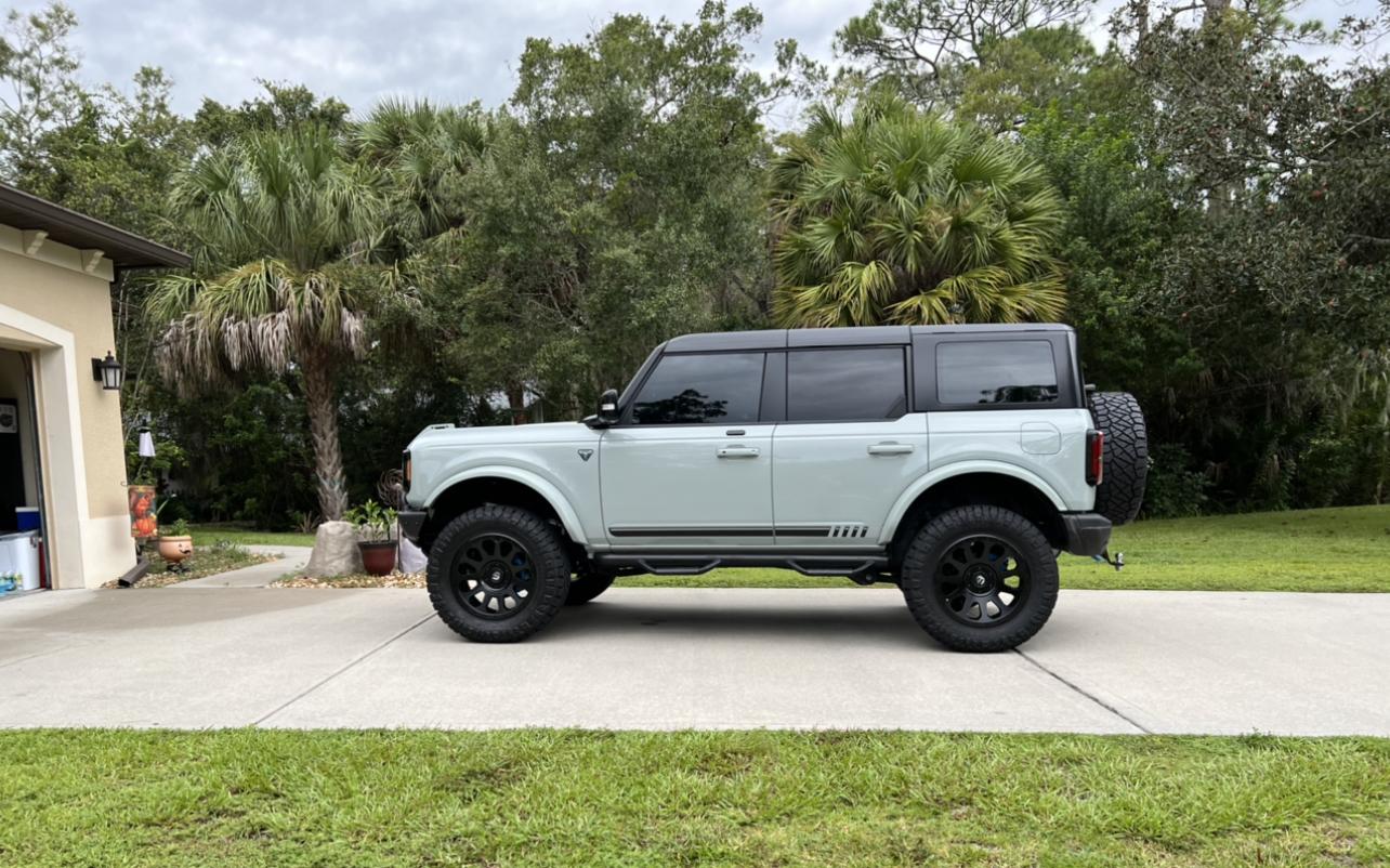 Ford Bronco CACTUS GRAY Bronco Club 7B3EDBB0-940B-4062-BD8A-BED05ACD1B87