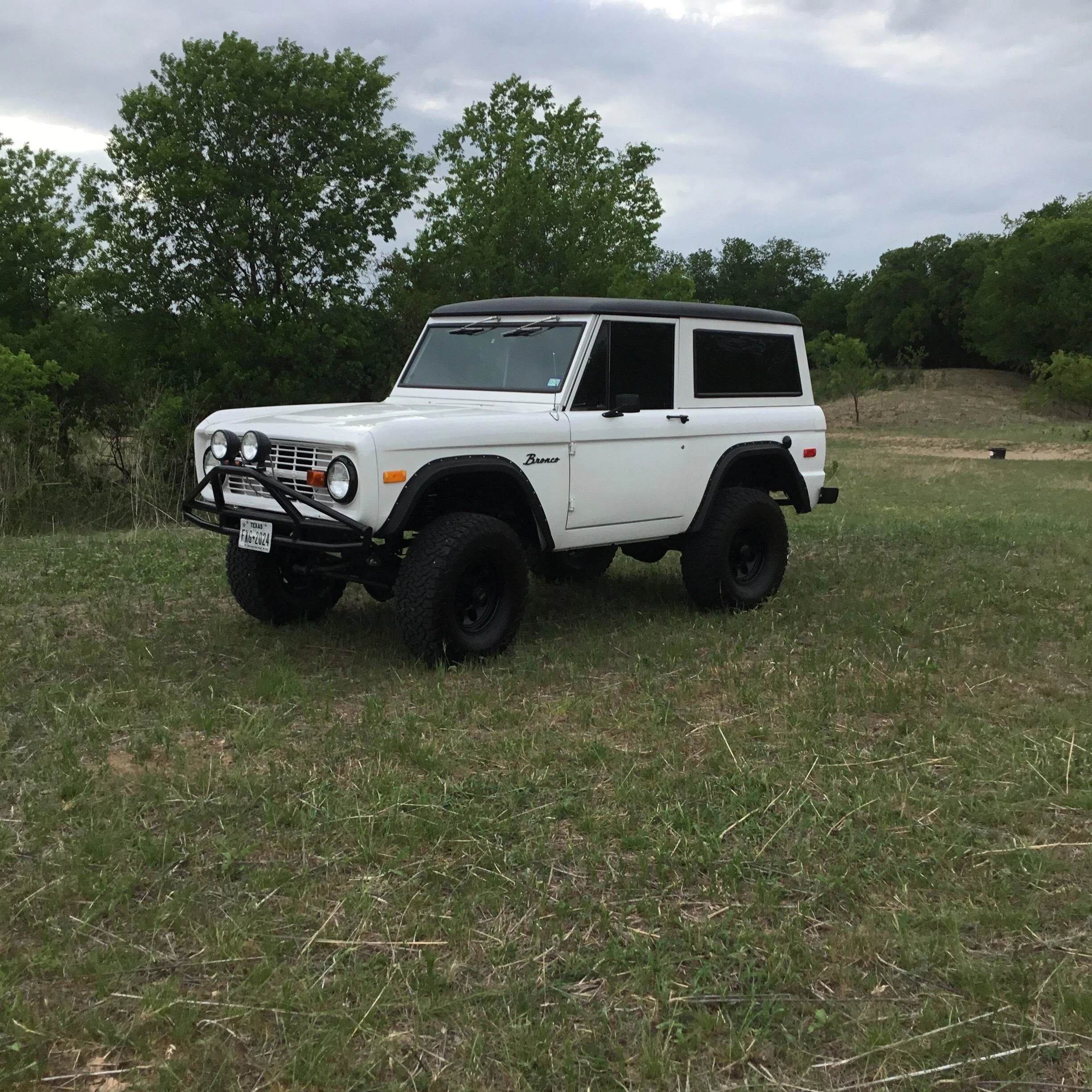 Ford Bronco Who's getting Oxford White? BC3D4E73-816D-42BF-A66B-4A2AD176C829