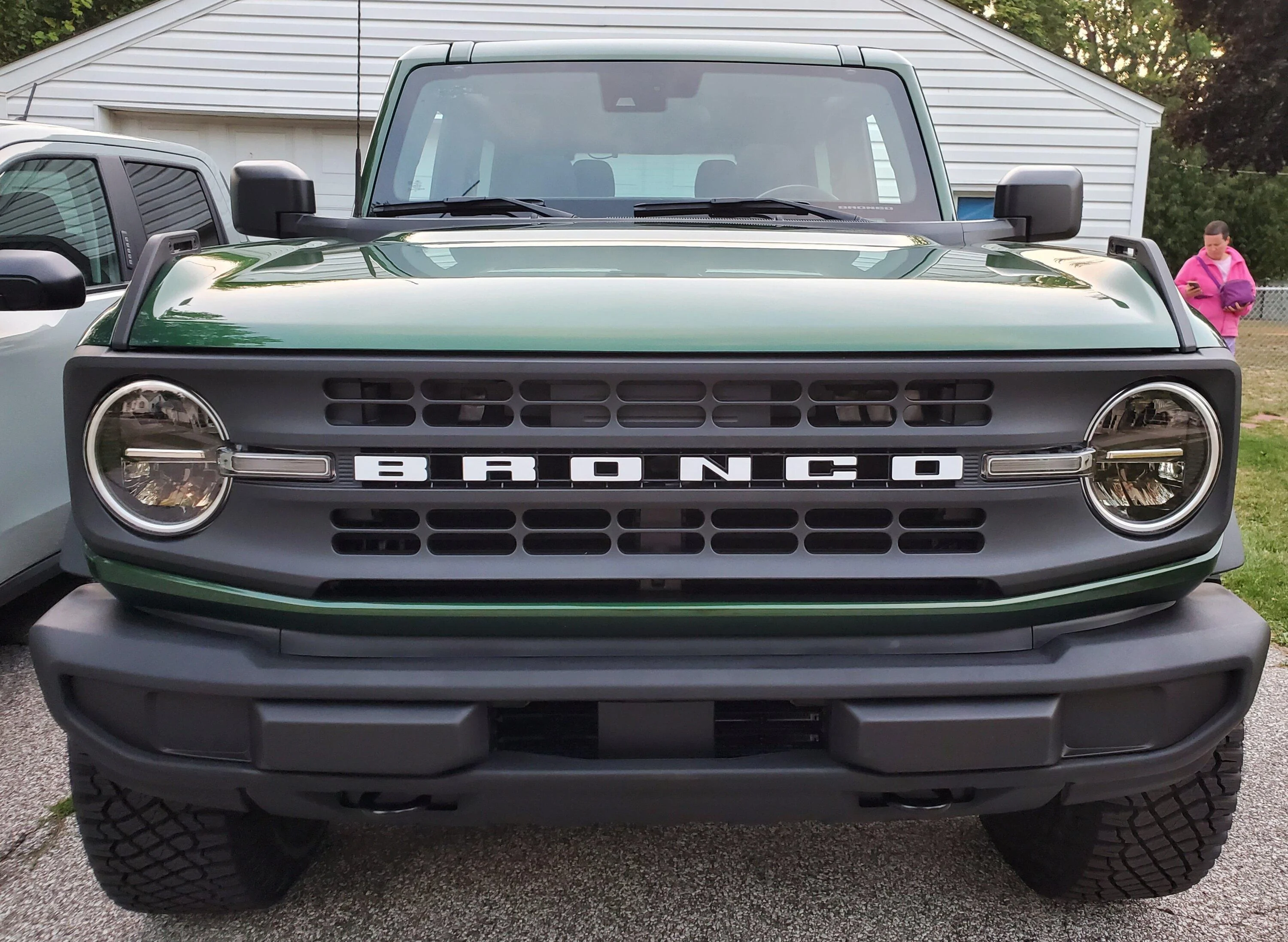 Ford Bronco 7MT Club broncoegfrontwhiteletters